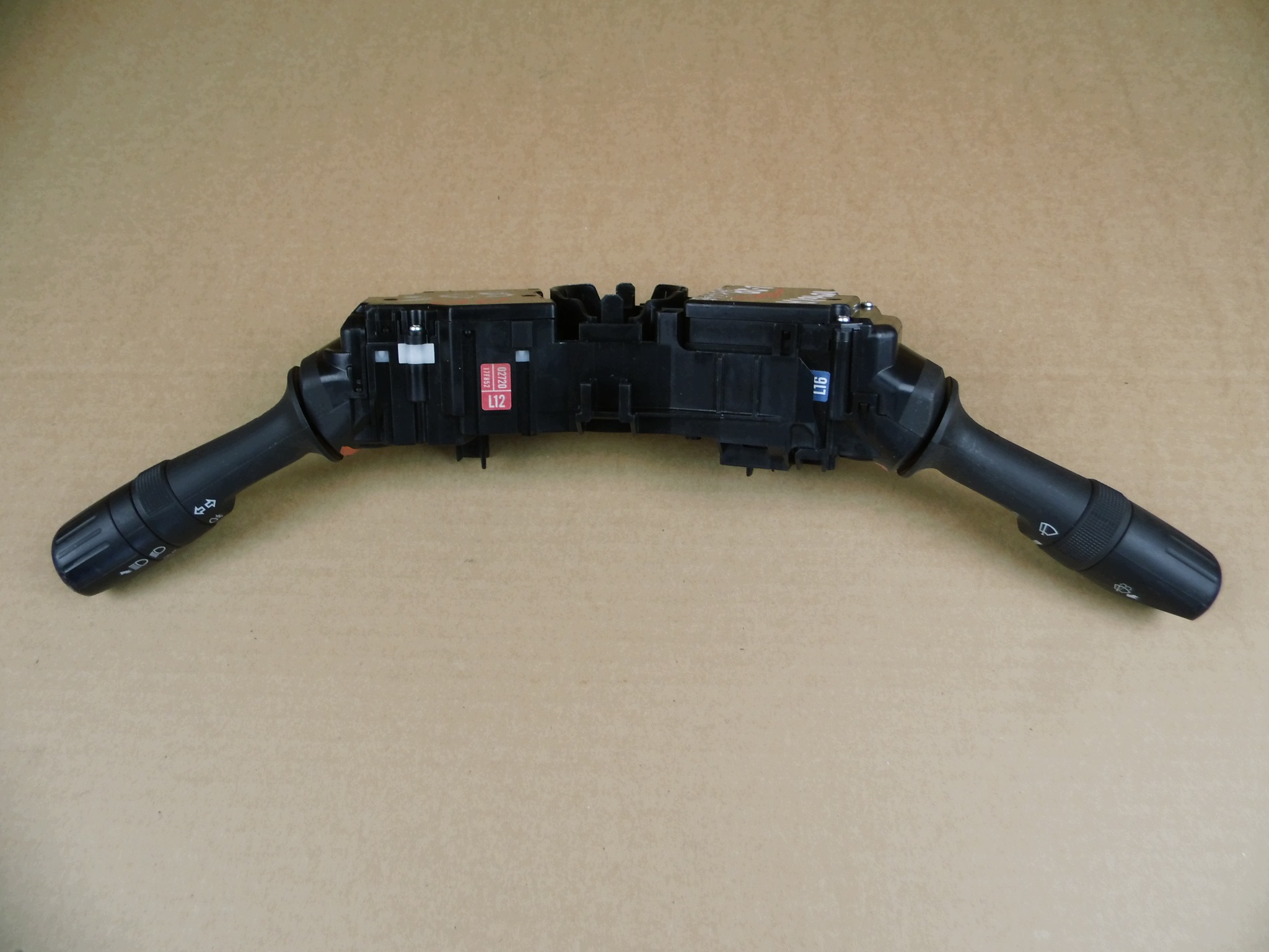 Toyota Auris II manetka switch light switch of indicators 17F852