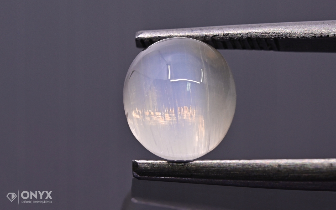 Měsíční kámen kabošon ovál 8,5x7,5 mm