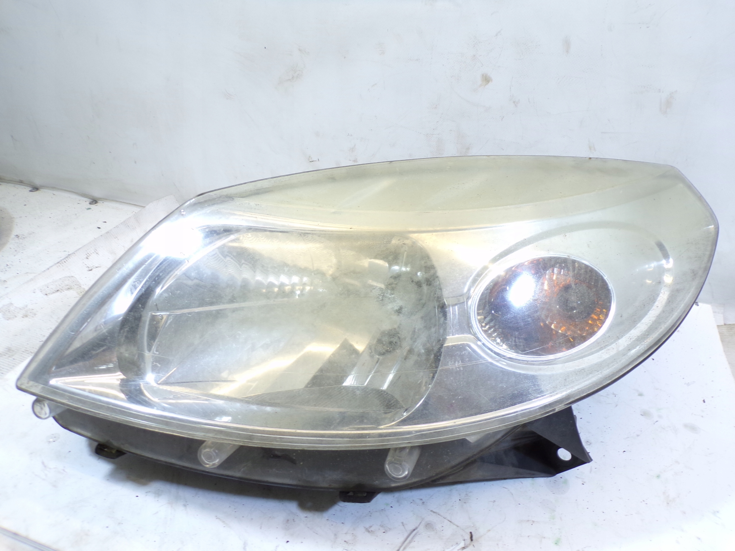 light front front left DACIA SANDERO 1 and (K) OPIS