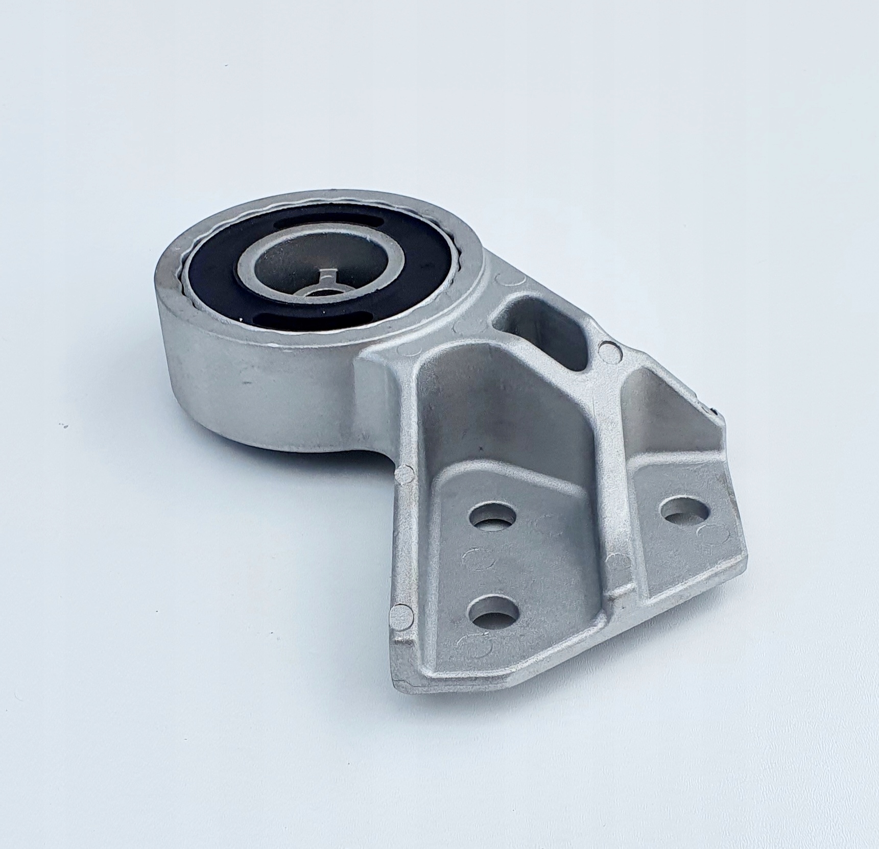 WSPORNIK ZAWIESZENIA CHLODNICY WODY SCANIA R PRAWA Numer katalogowy czesci 2303 15