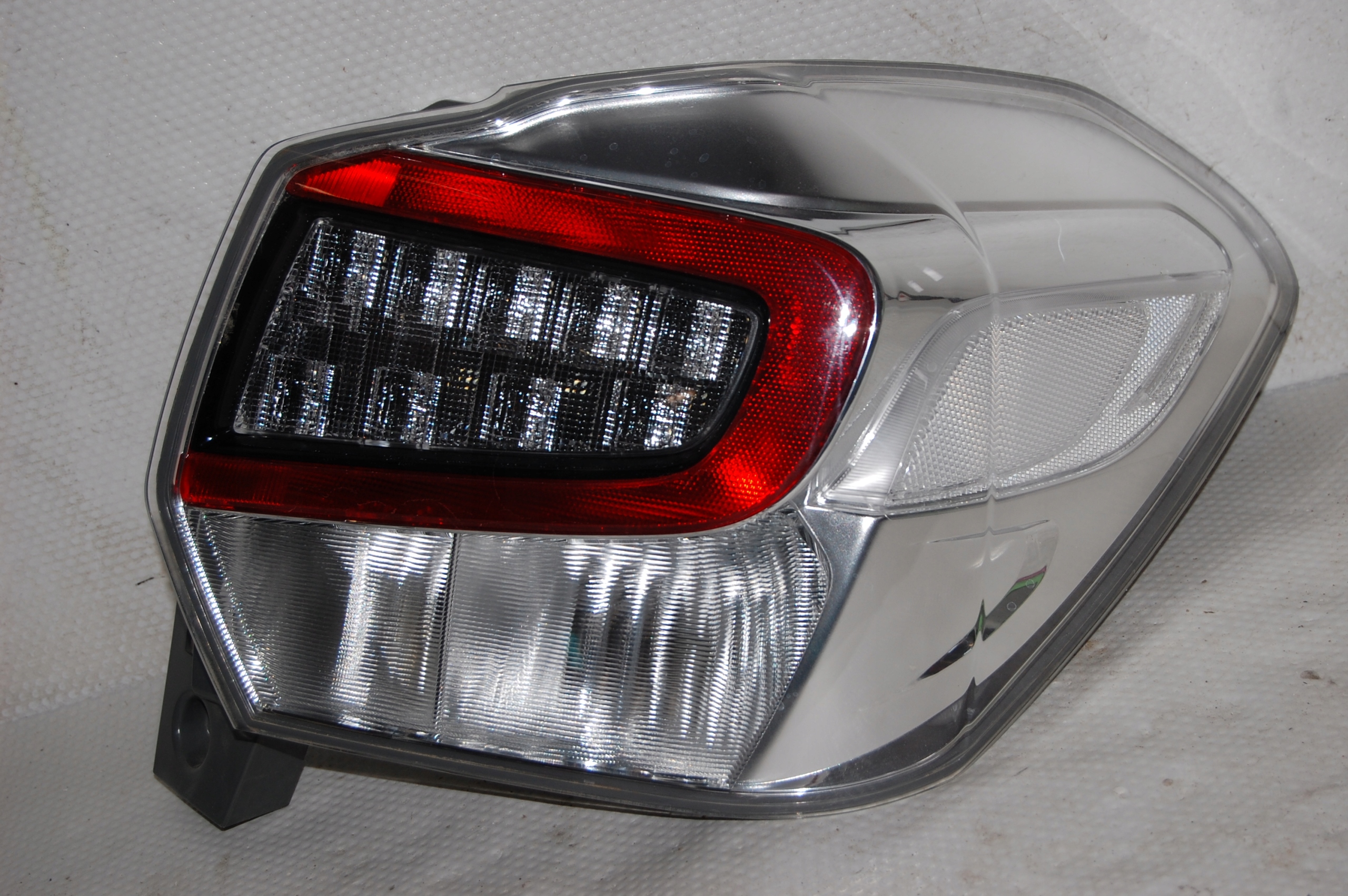 фонарь правый subaru XV РЕСТАЙЛИНГ W1346 европа