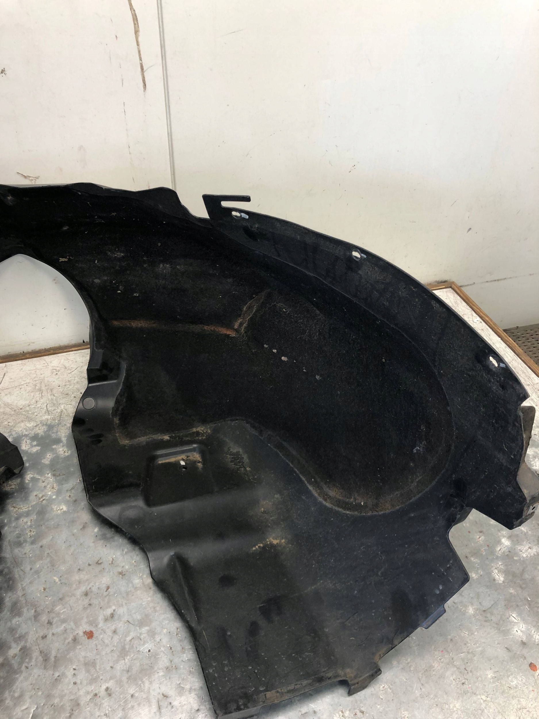 podblatník pravý předek VW T7 7T0809958