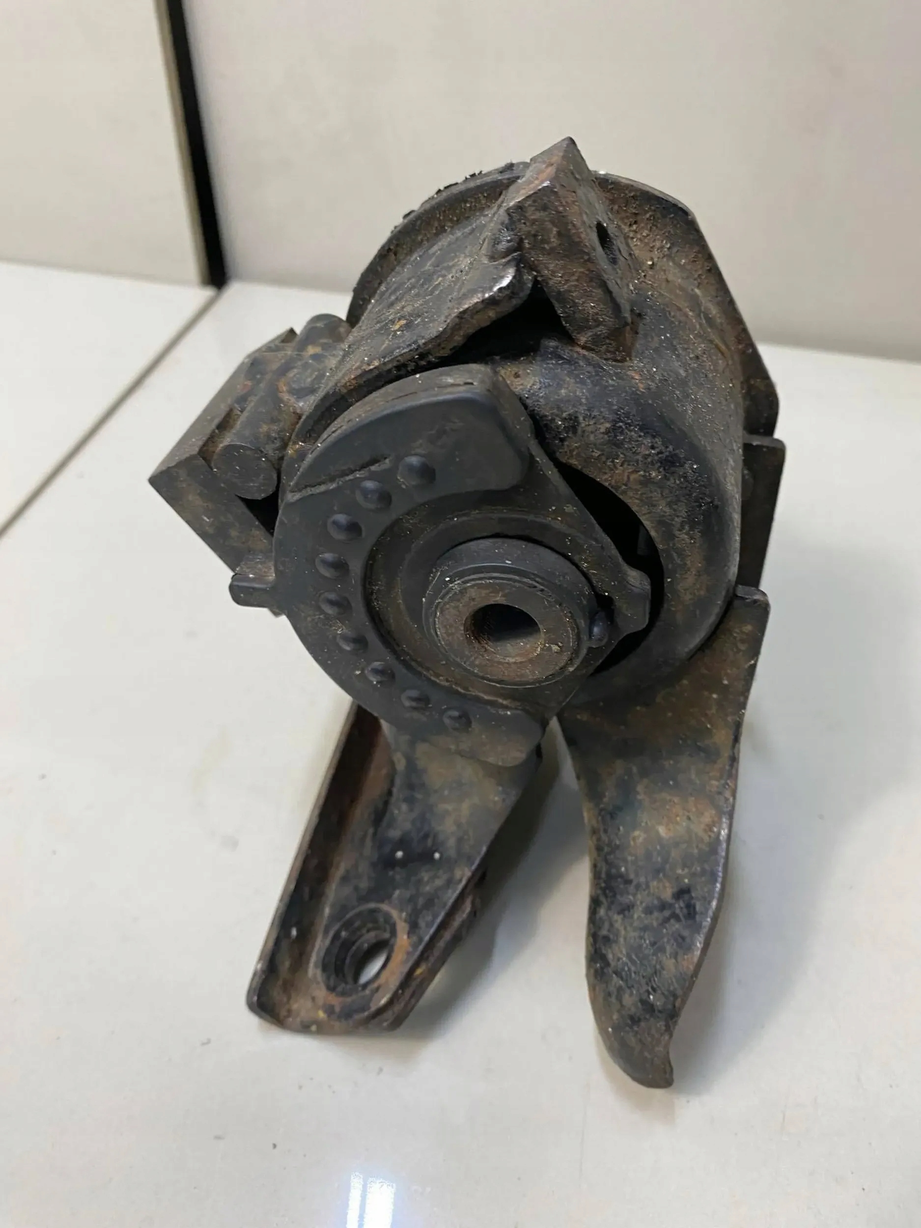 MAZDA 6 2.0 TDI PODUSZKA SILNIKA LEWA