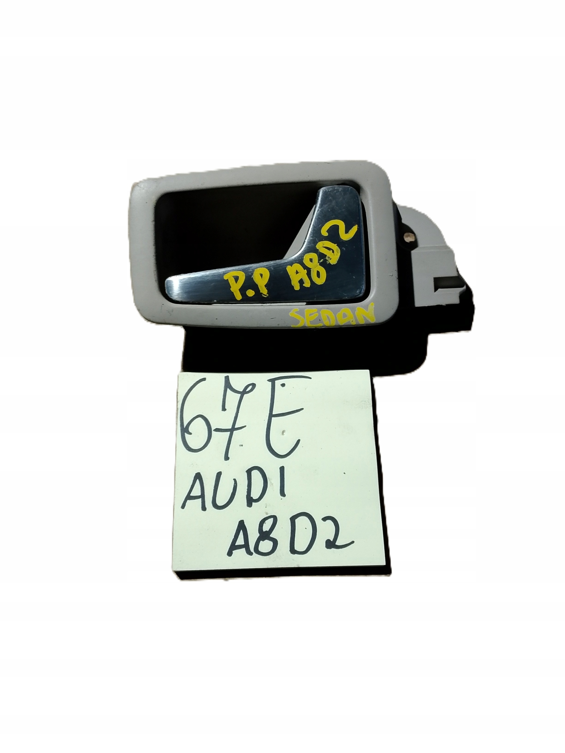 Audi A8 D2 4D0837020F ручка двери внутренняя