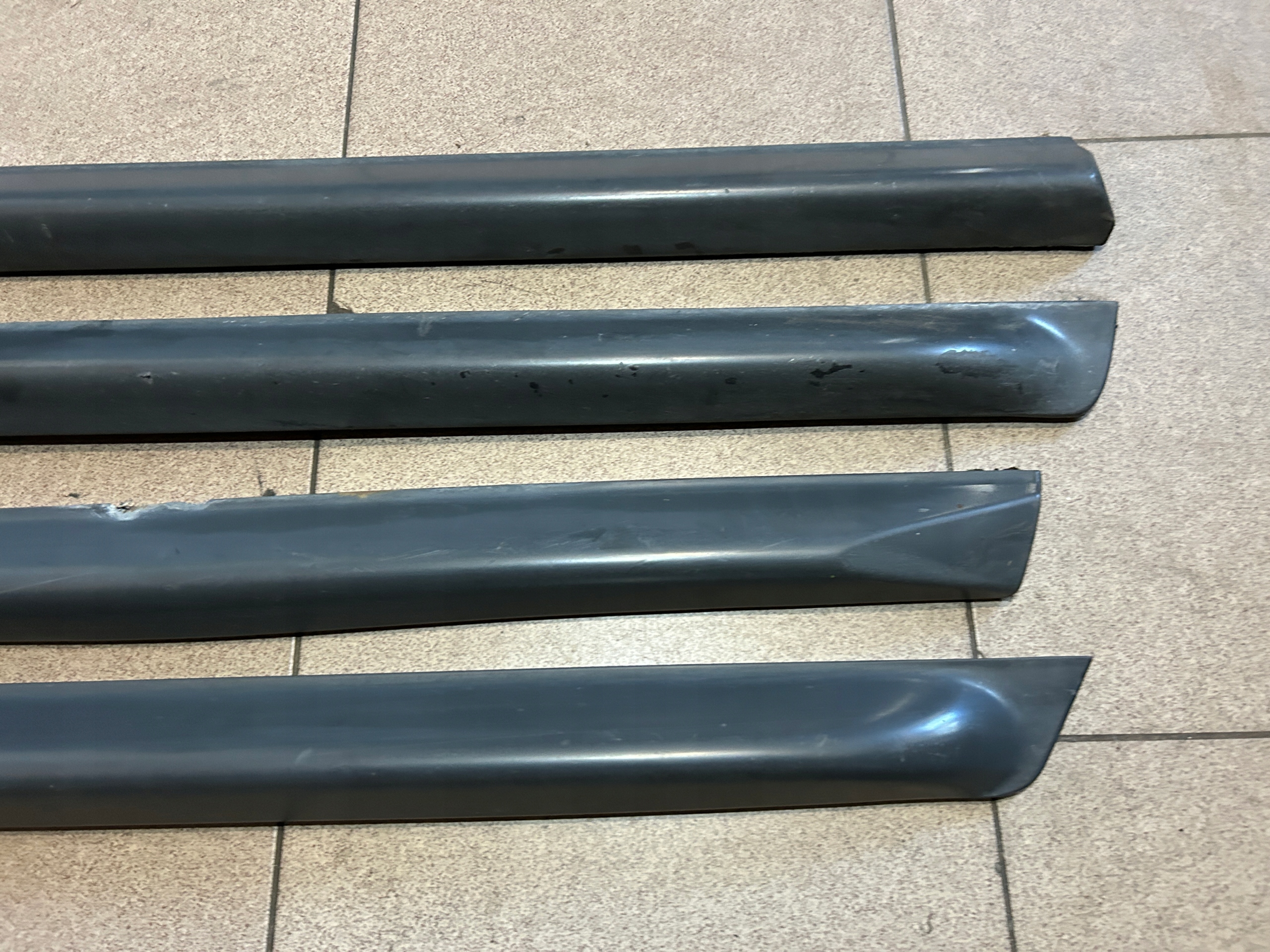 LISTWA LISTWY SZEROKIE DOLNE DRZWI AUDI A6 S6 C5 KOMPLET Typ samochodu Samochody osobowe