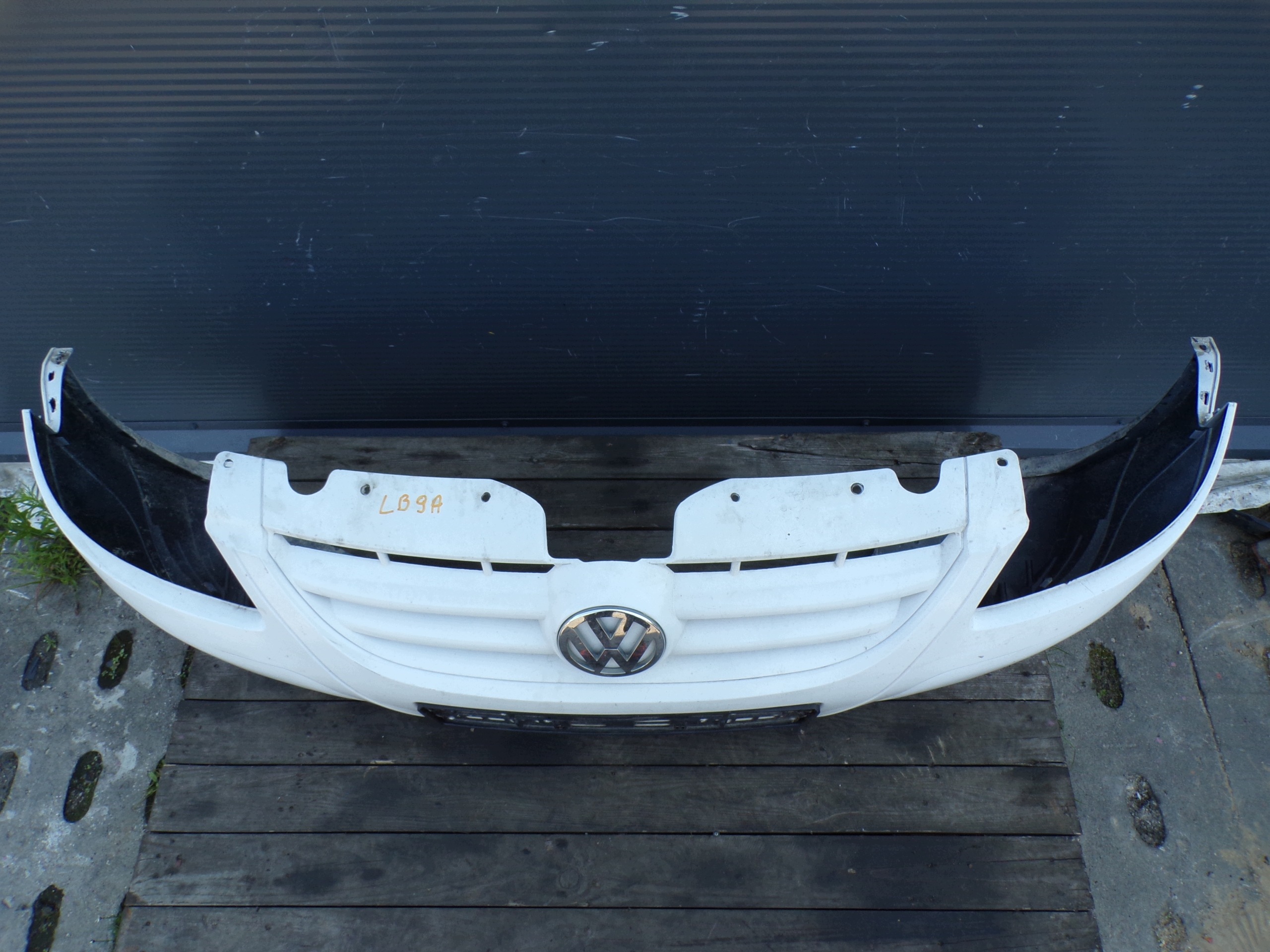 nárazník predný predok VOLKSWAGEN FOX farba LB9A