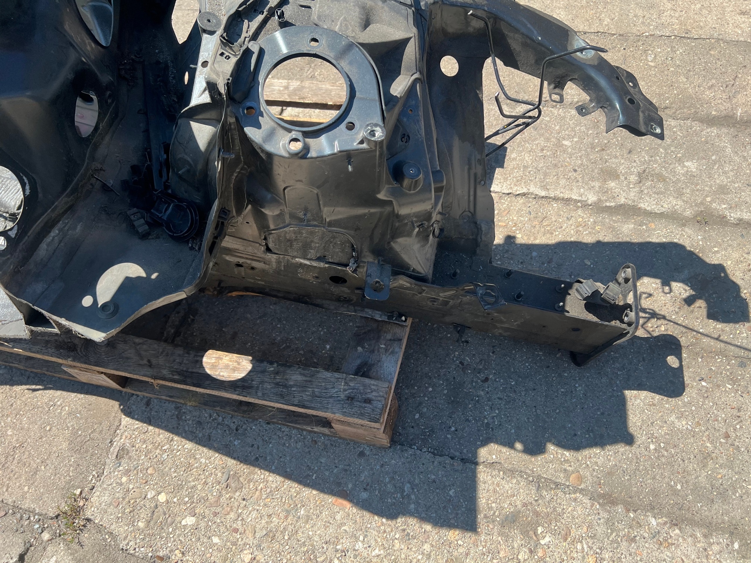 AUDI A4 B9 quarter left front quarter threshold LX7L