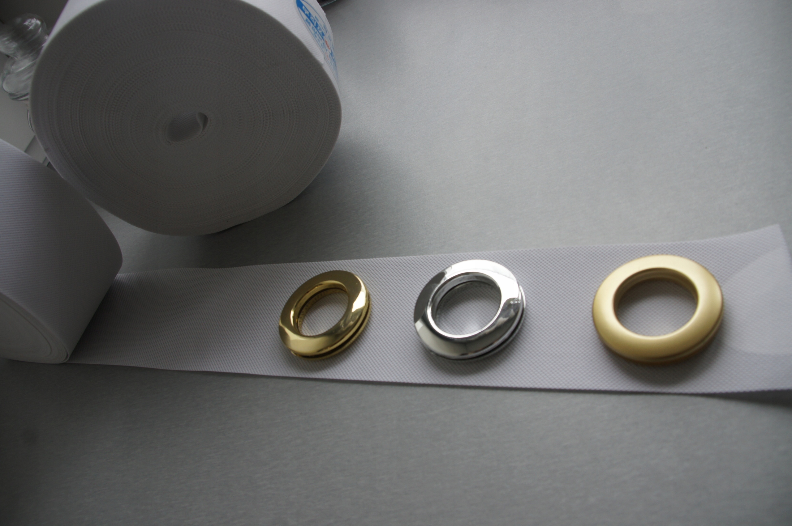 TAŚMA USZTYWNIĄJĄCA DO PRZELOTEK SZTYWNIK BIAŁA10 CM FIRANKA ZASŁONKA Marka bez marki