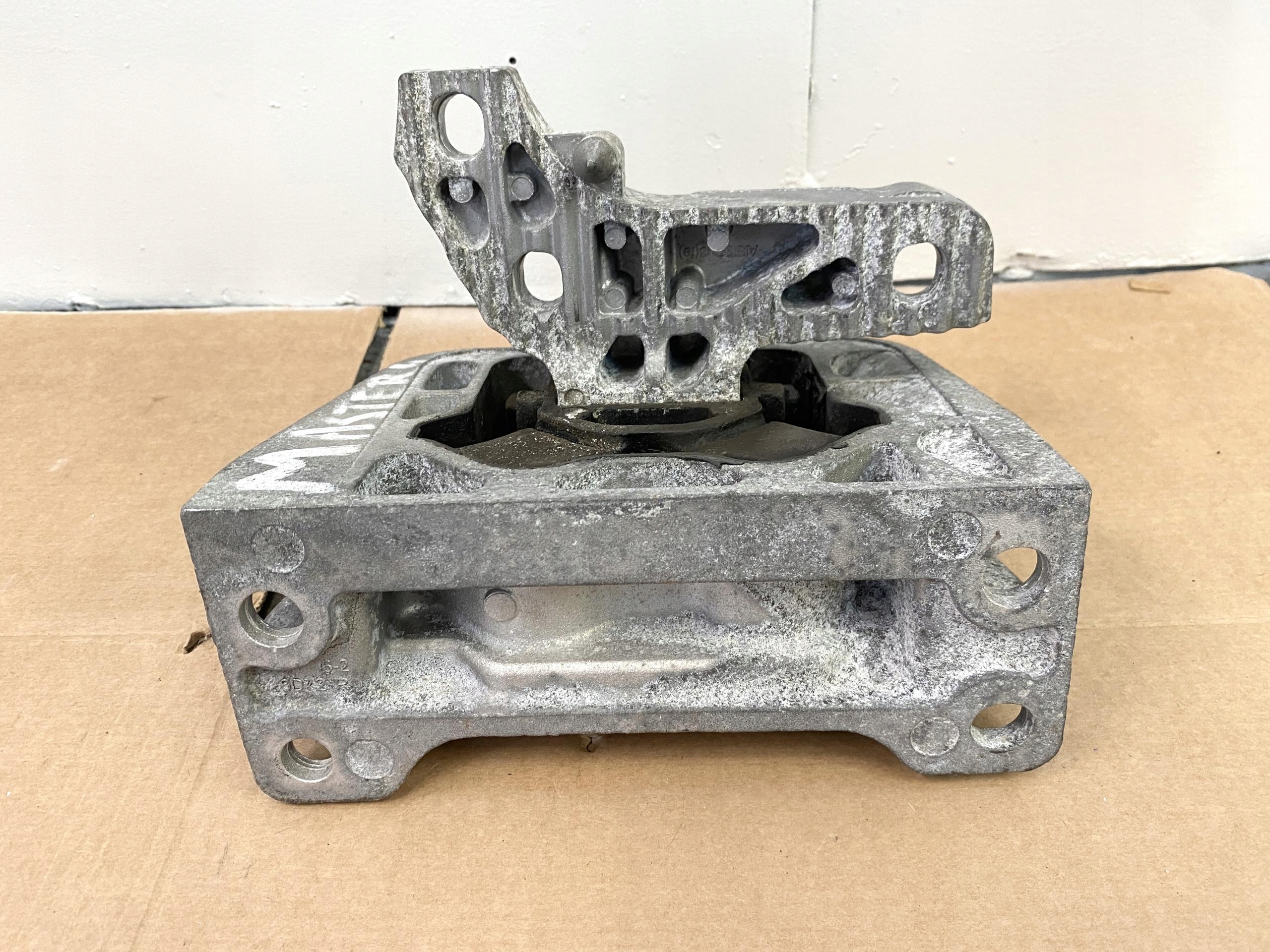 MASTER 3 and 4 MOVANO B NV400 2.3dci 10- holder engine mount right