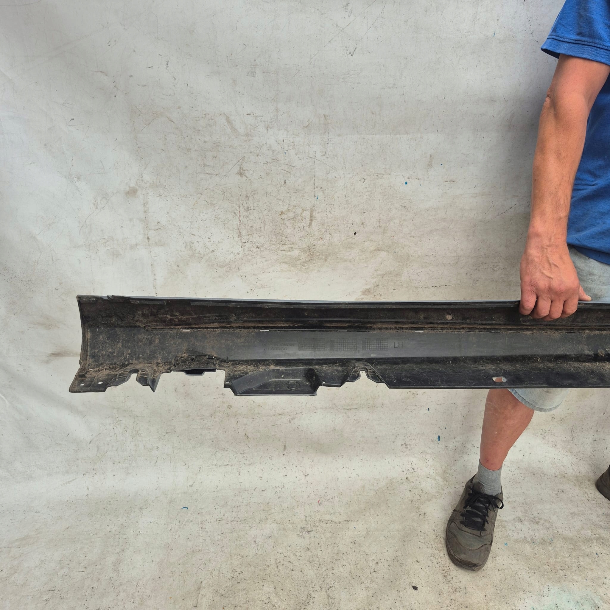 MERCEDES C-KLASA W205 AMG 14-21 threshold left moulding threshold left