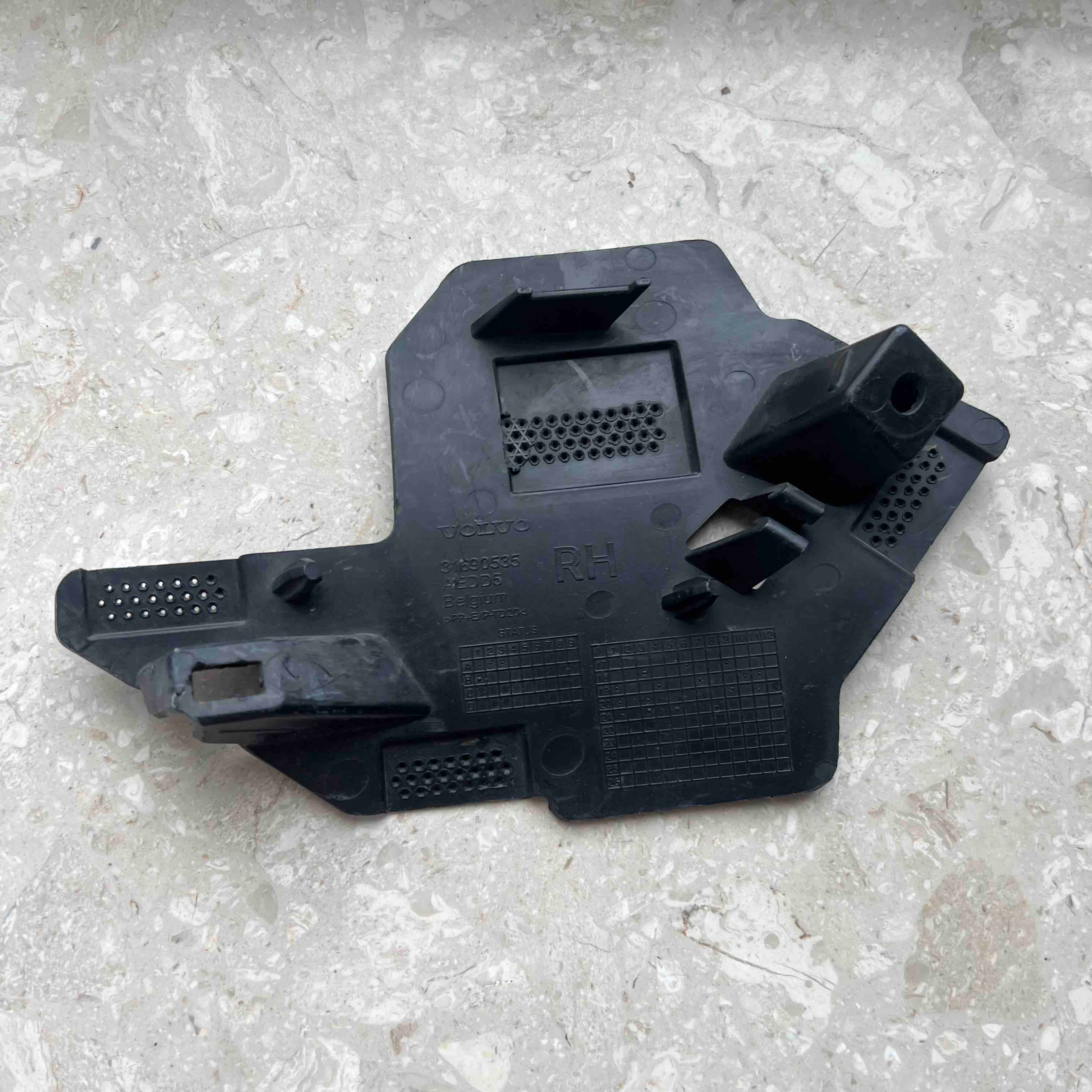VOLVO V60 II 2018- support holder of a bumper right front 31690535