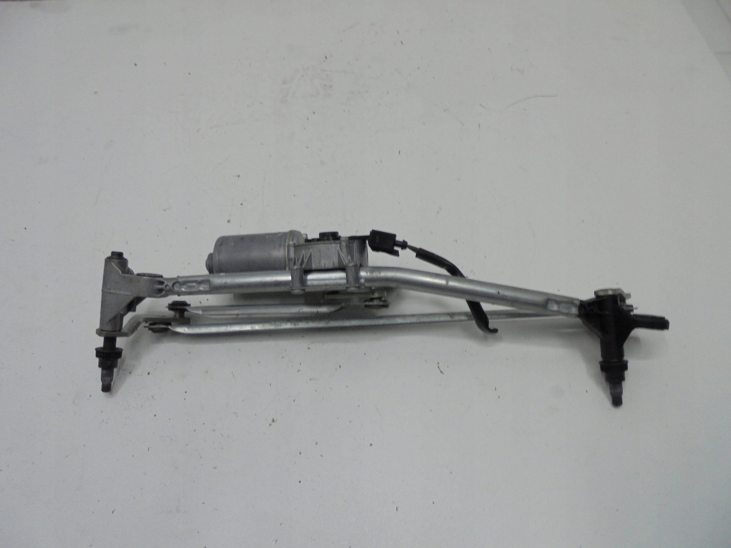 BMW X1 E84 wiper mechanism front 09-15r