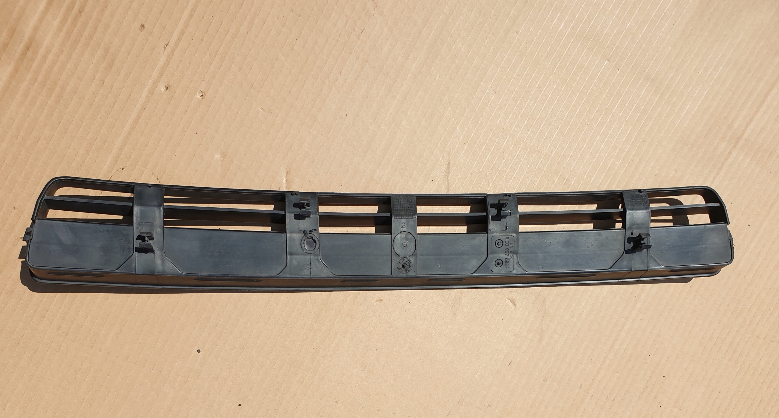 Lüftungsgitter der Stoßstange mitte Grill AUDI A4 B5 8D0807683E OE