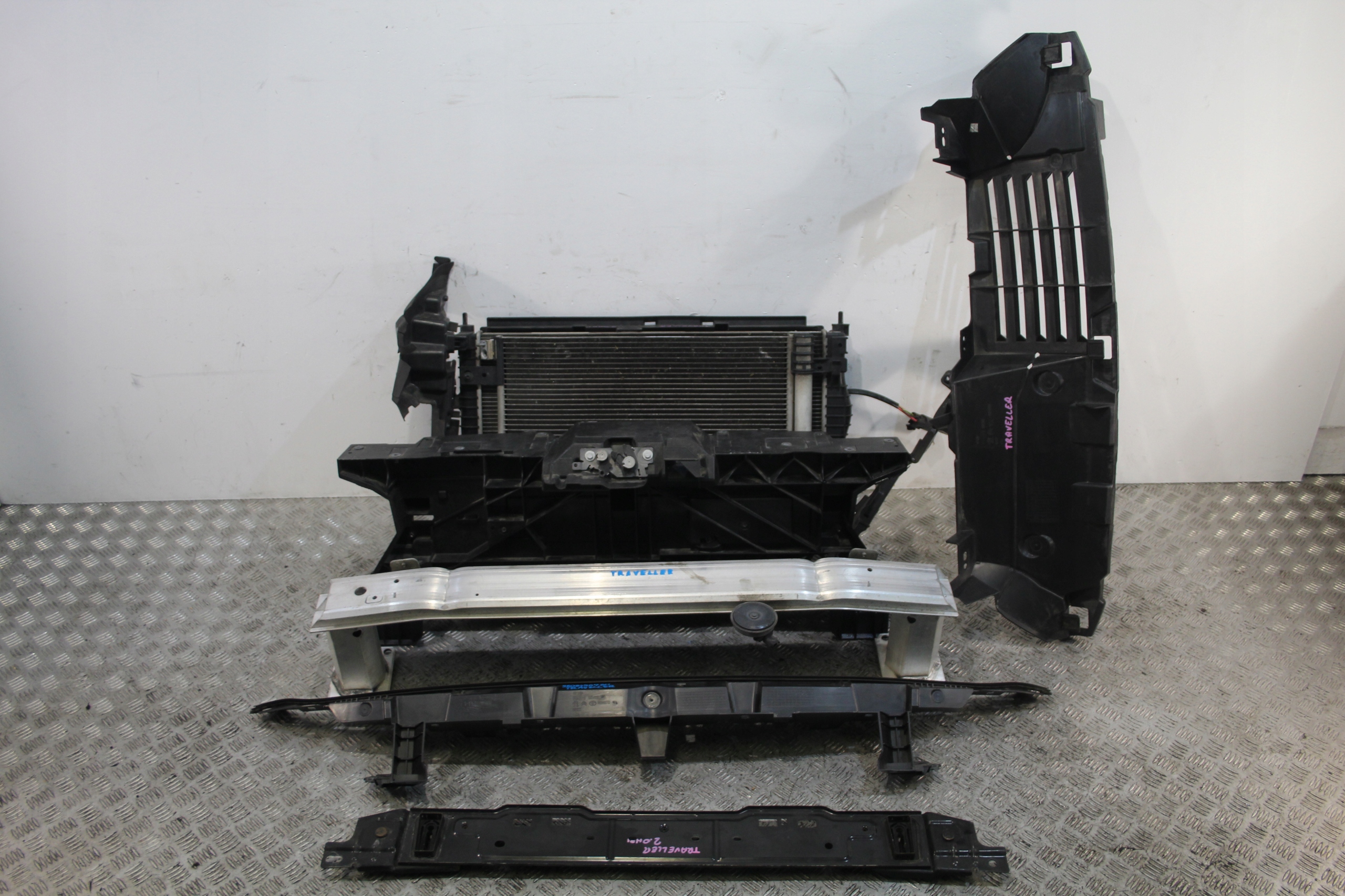 PAS PRZEDNI CHŁODNICE PEUGEOT TRAVELLER 2,0 DCI