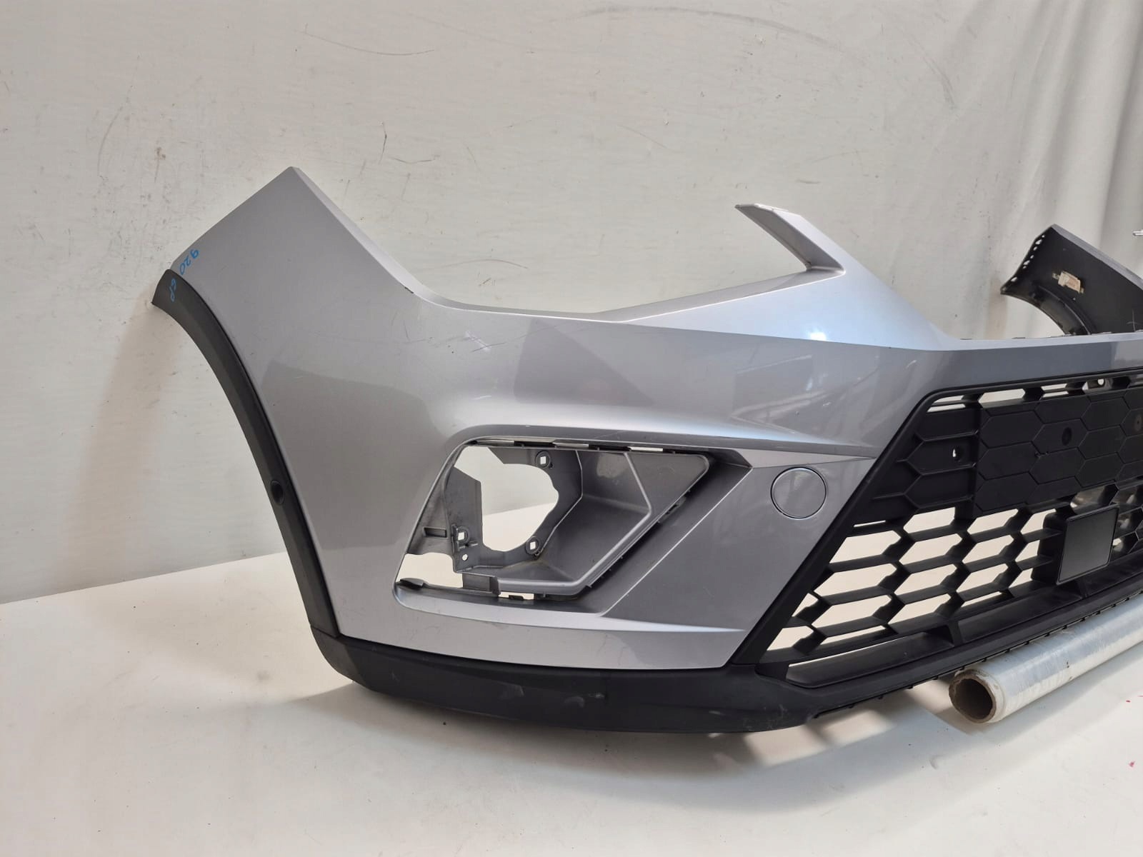 SEAT ARONA 6F9 17- bumper front front grid PDC 6F9807221B