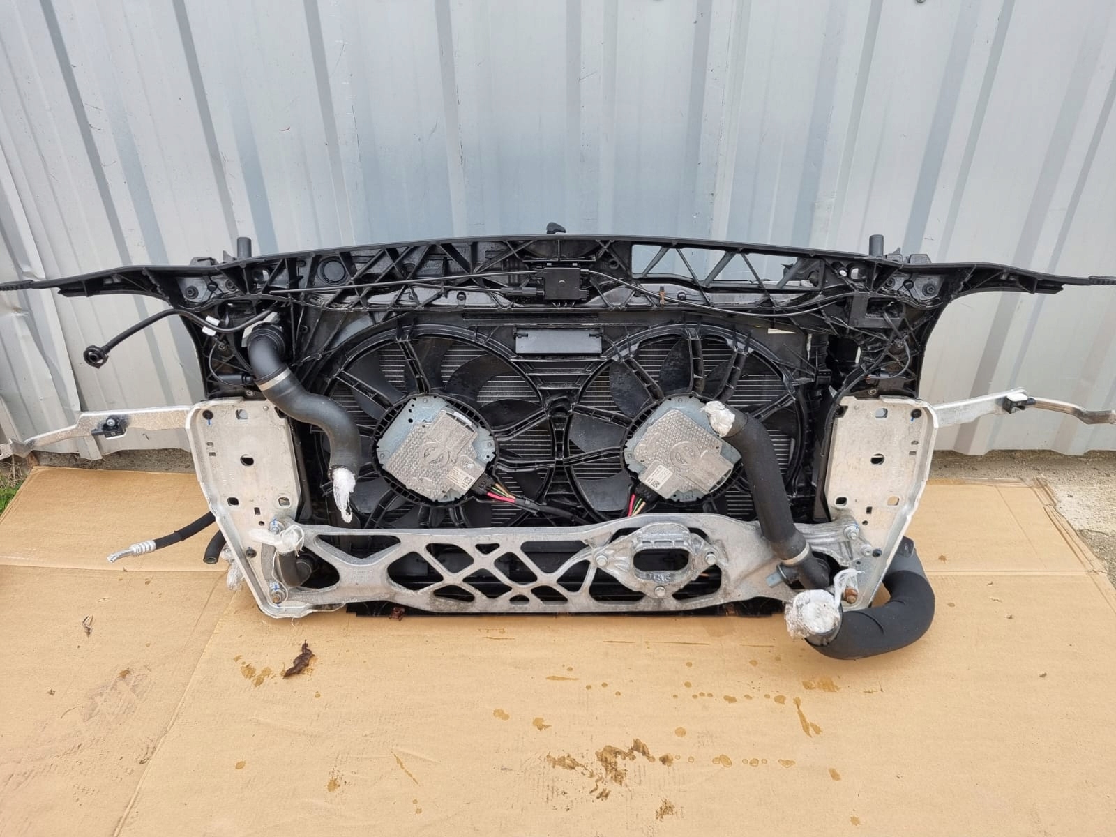 AUDI A6 S6 C7 4G0 A7 3.0 TDI BI TURBO 313KM PAS PRZEDNI WZMOCNIENIE Typ samochodu 4x4/SUV Samochody osobowe