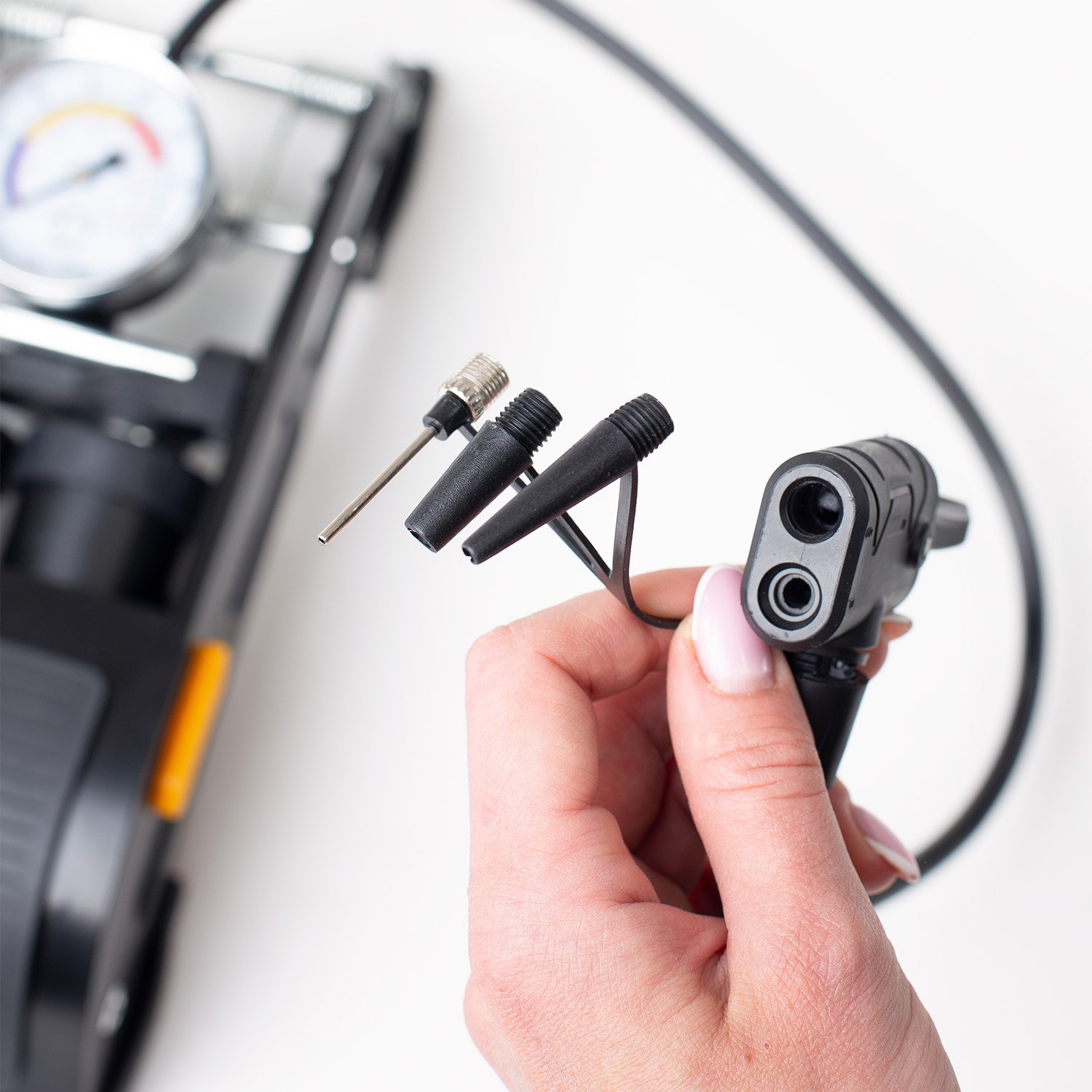 POMPKA NOŻNA ROWEROWA SAMOCHODOWA DWUTŁOKOWA MOCNA Z MANOMETREM DO ROWERU Szerokość produktu 12 cm