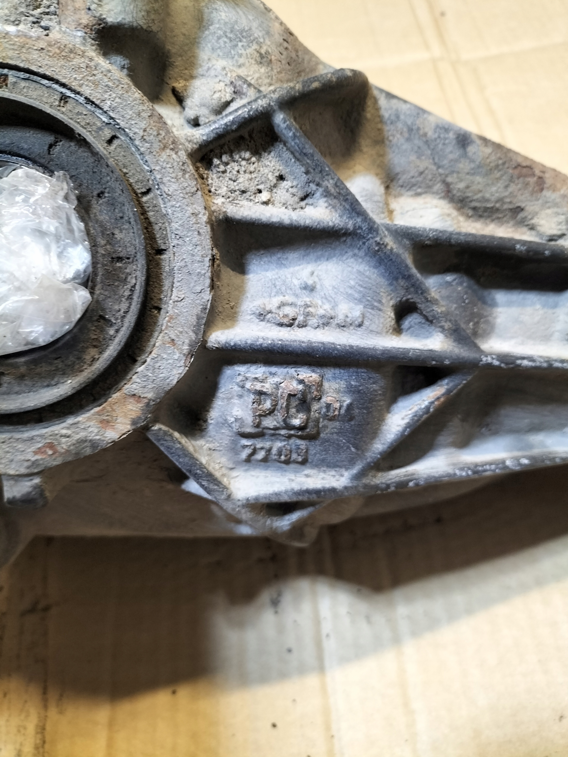 MERCEDES C-KLASA W203 2.2 CDI diff differential rear part