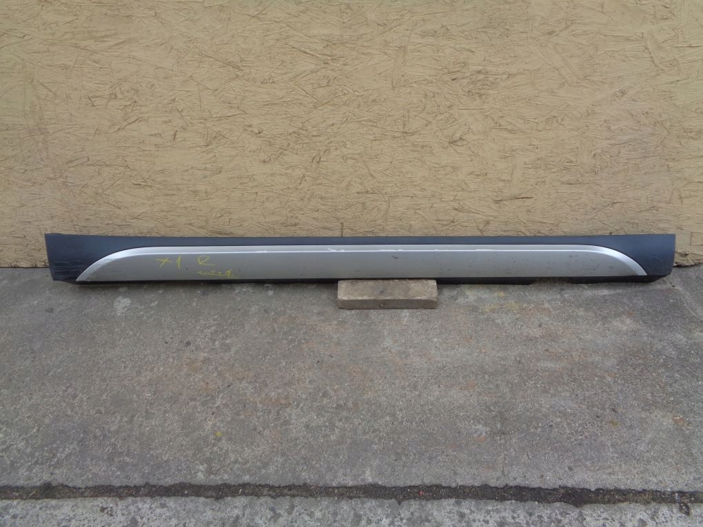 BMW X1 E84 X LINE threshold right moulding threshold