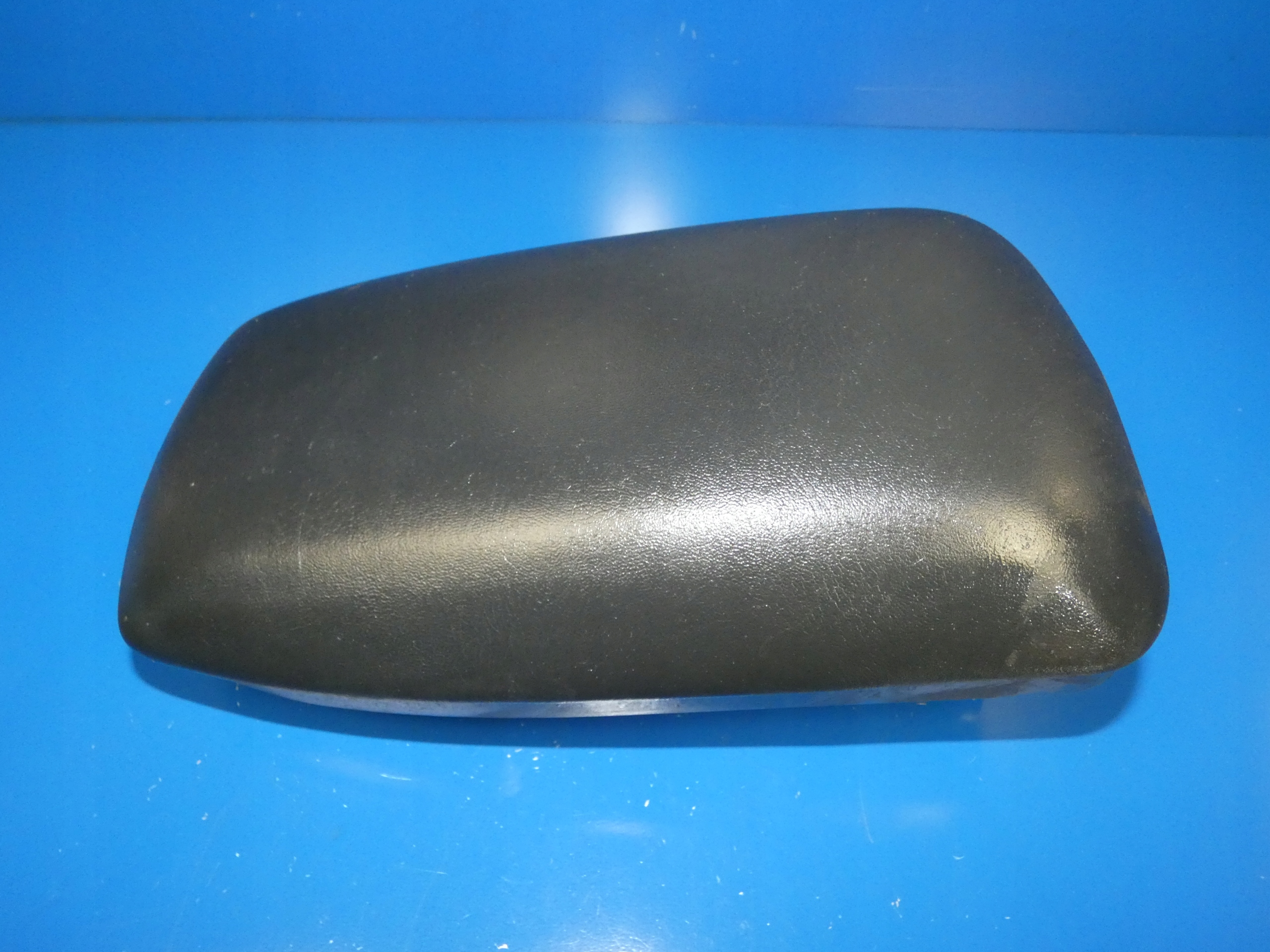 TOYOTA AURIS II E18 PODLOKIETNIK PRZOD SCHOWEK