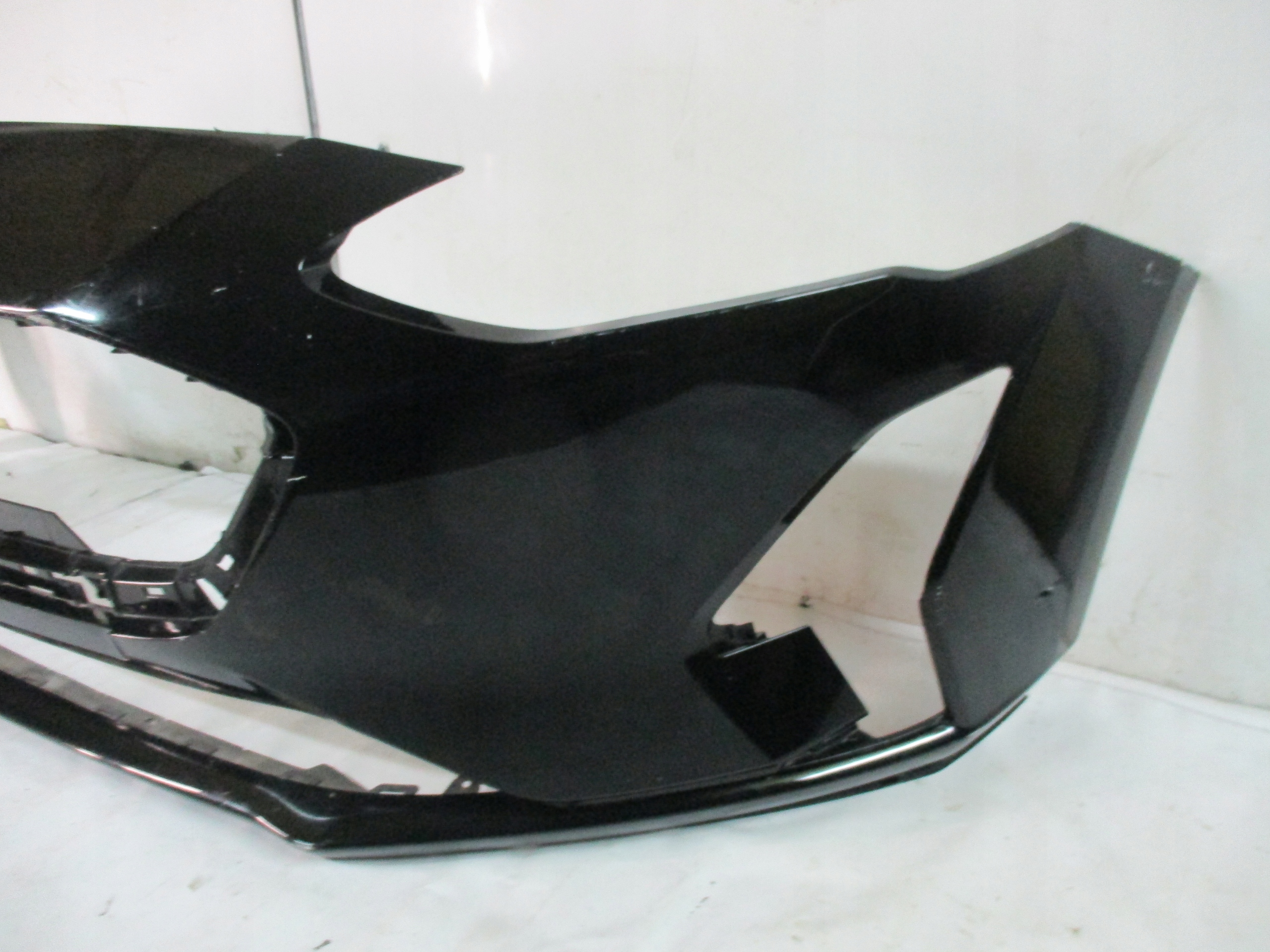 nárazník predok predný Ford Focus 18r- JX7B17757A