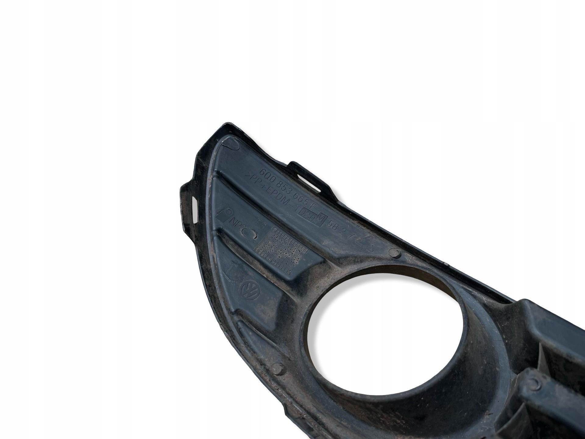 side grid of a bumper left side Volkswagen Polo 4 facelift 2009