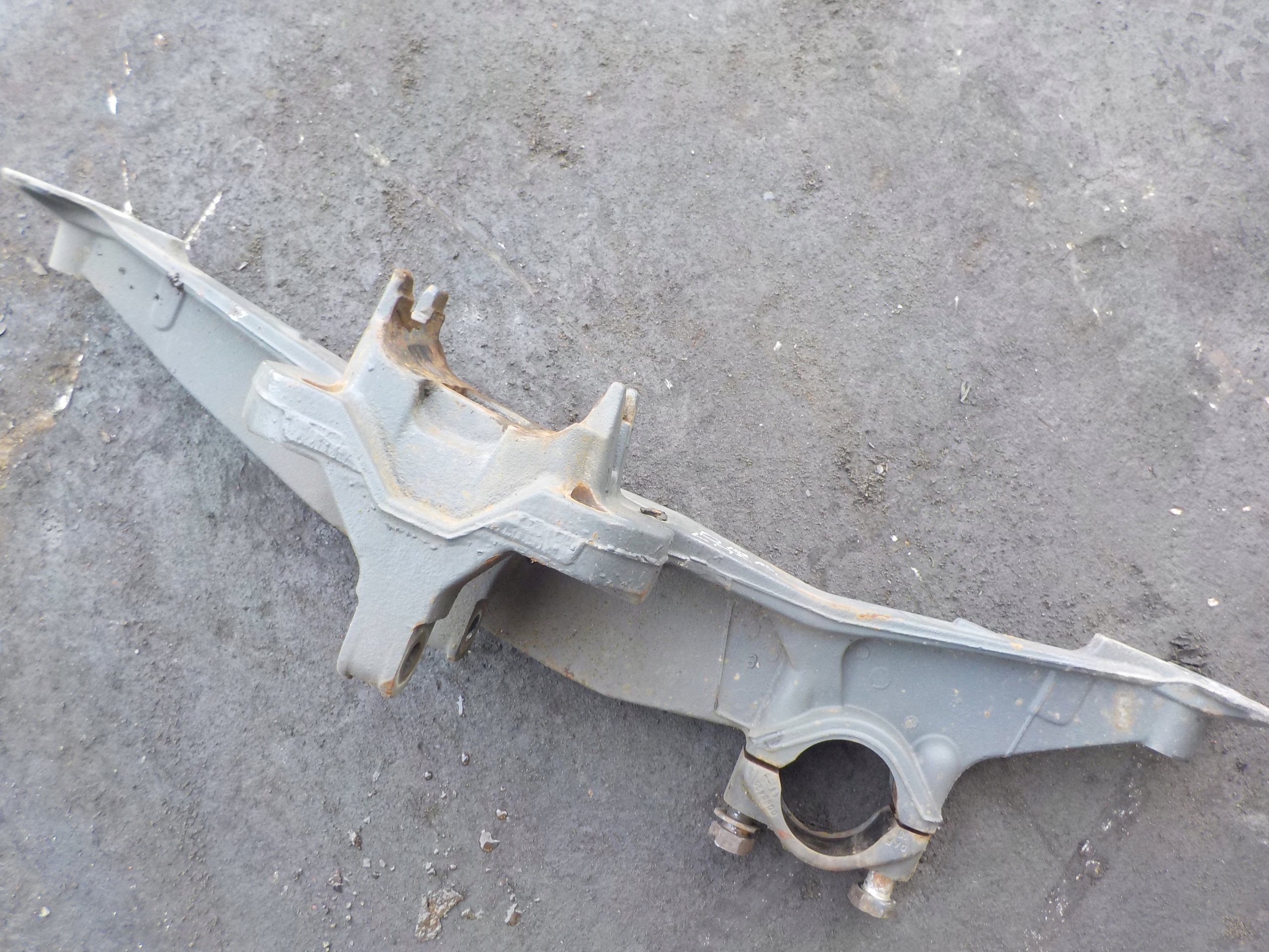 DAF 105 КРІПЛЕННЯ ПОДУШКИ ДЕЛЬФІН