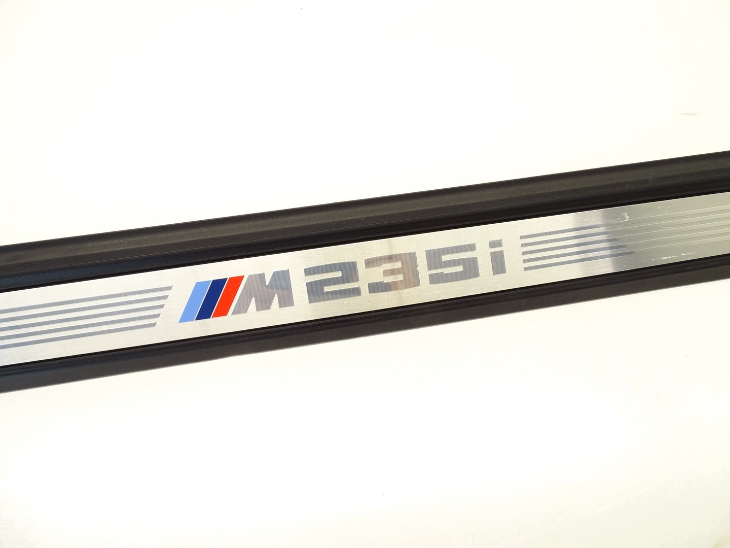 cover cap moulding of the threshold BMW 2 8059061