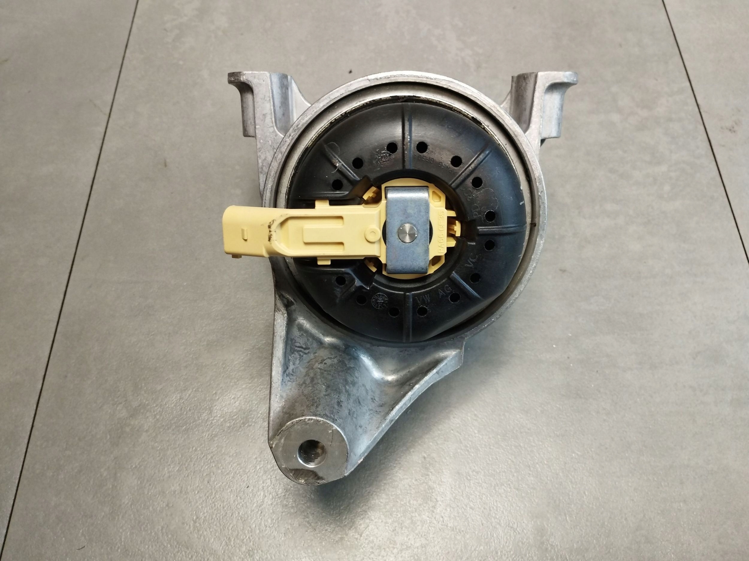 Audi A5 B10 engine mount 8B3199371BQ