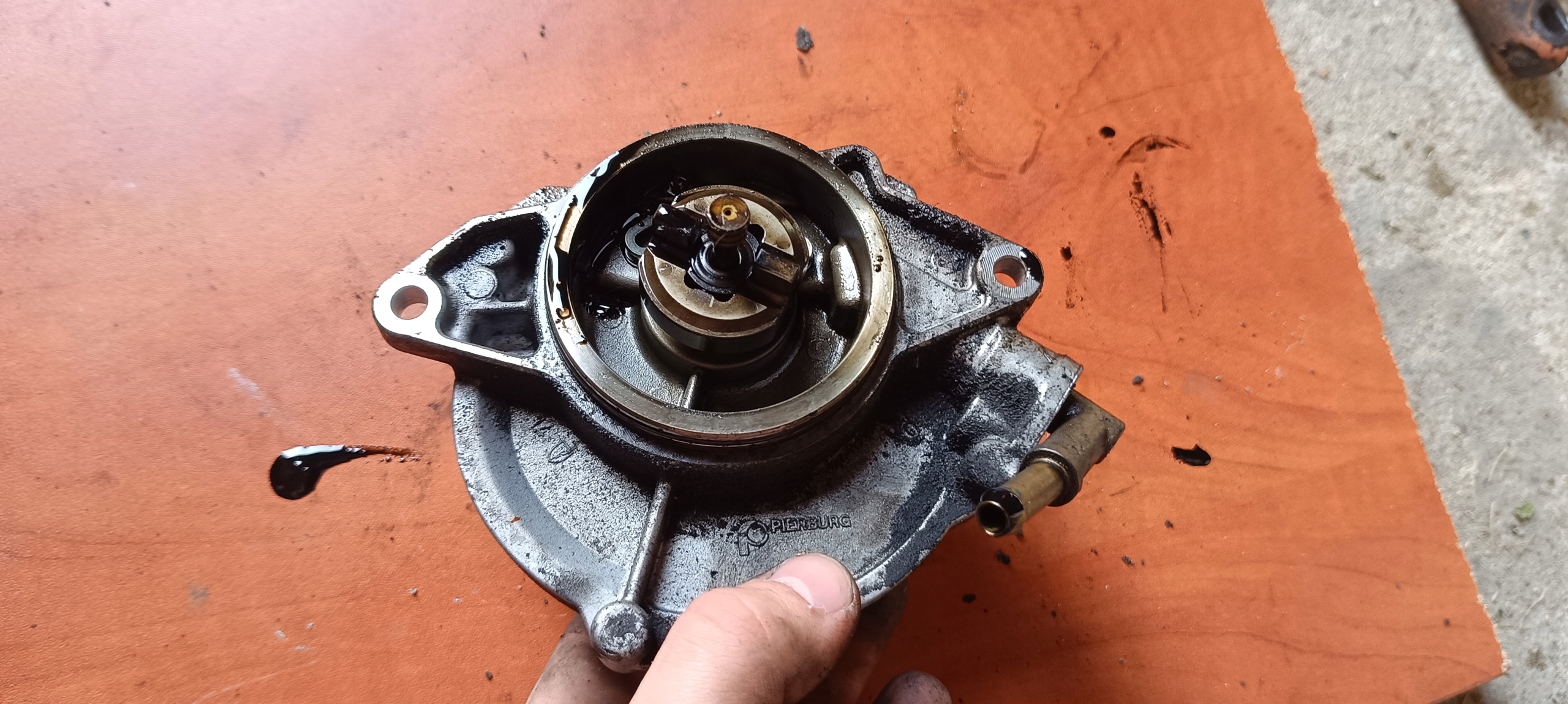 AUDI A4 A5 A6 Q5 Q7 2.7 TDI VACUM pump vacuum
