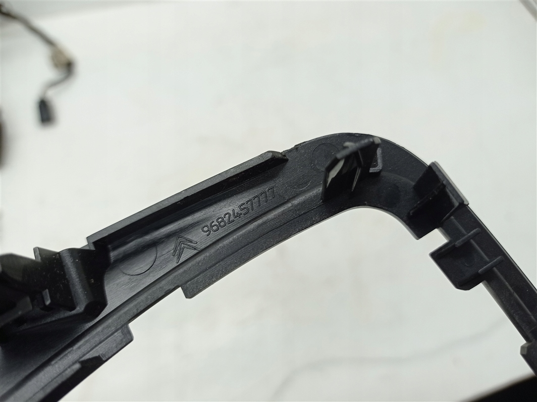 тунель середина рамка декор CITROEN C5 III X7 9682457777