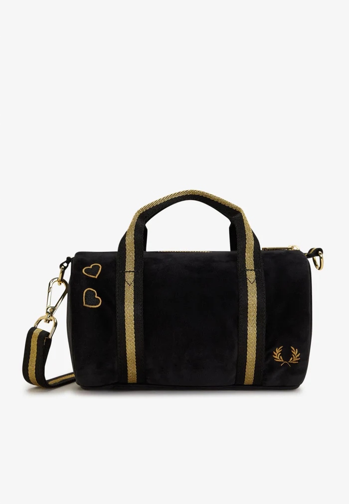 Fred Perry x Amy Winehouse Mini velurová taška Barrel, černá, zlaté detaily