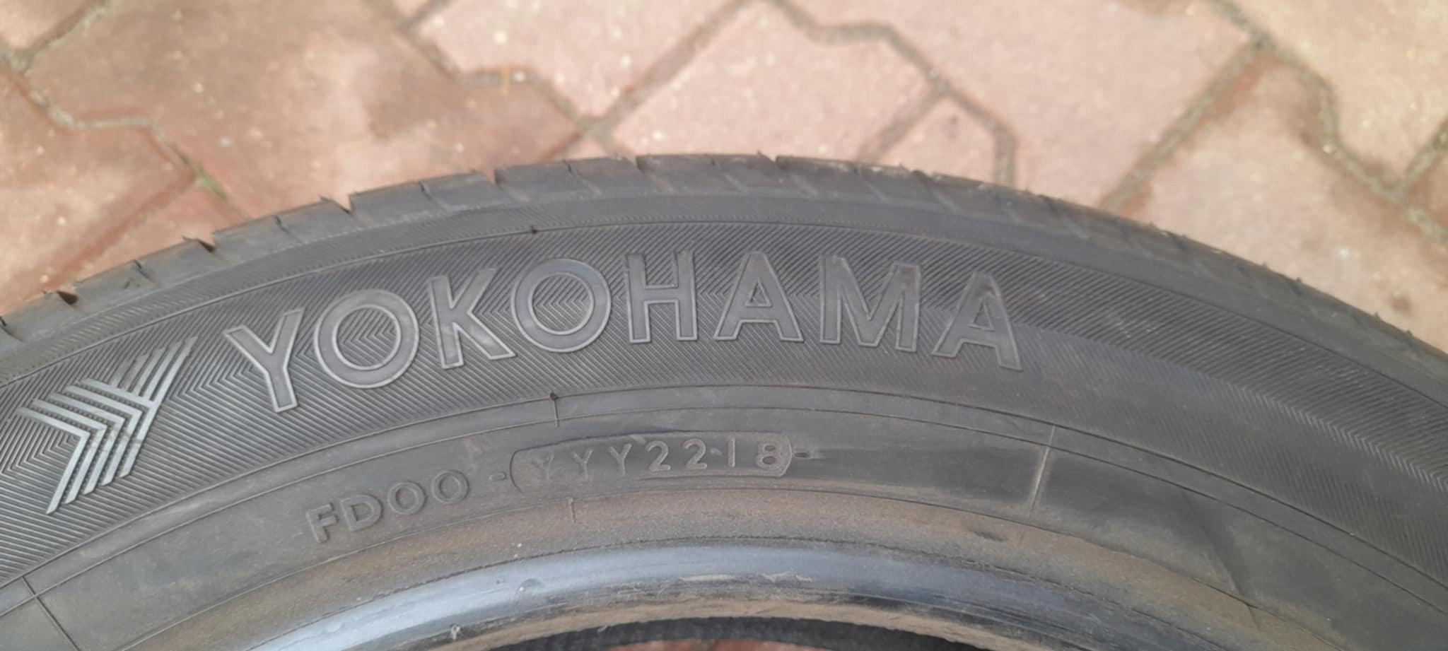 YOKOHAMA BLUEARTH E70 225/55R18 98H