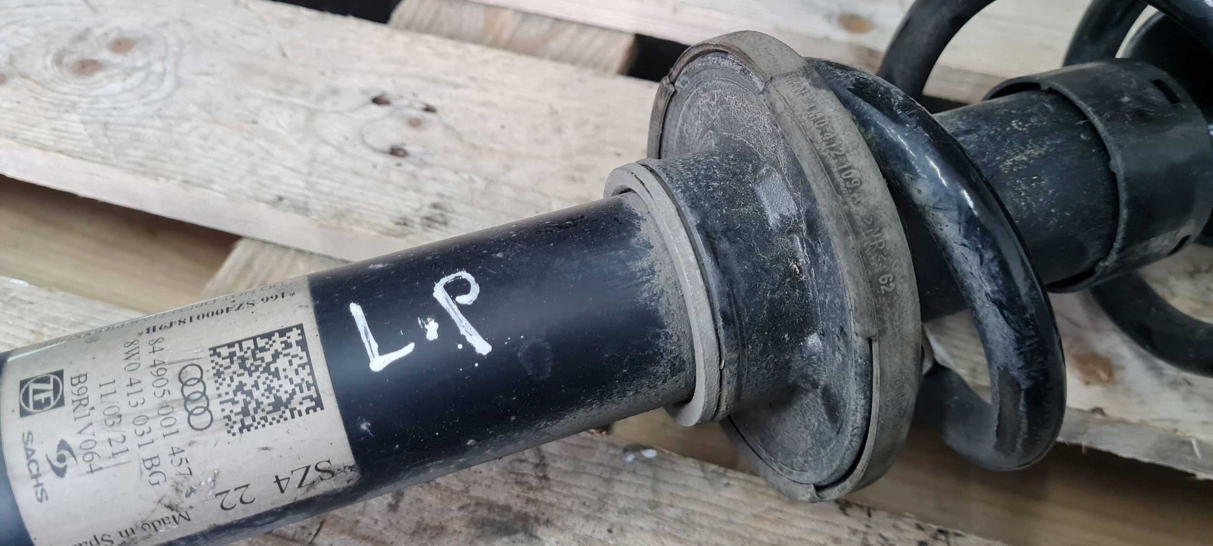 A5 8W LIFT shock absorber left right front front 2.0 TDI 8W0413031BG A4 B9