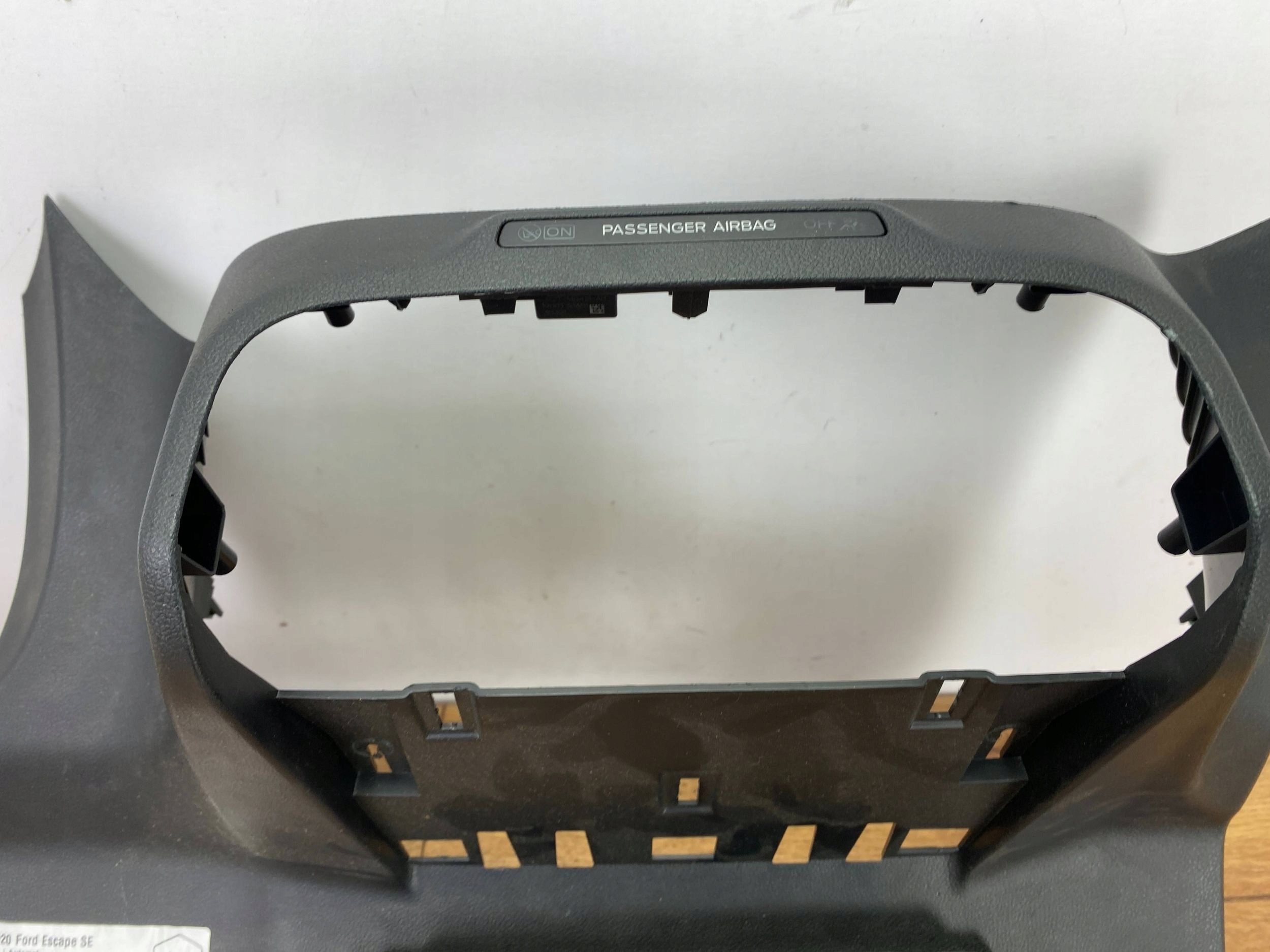 Boîte Châssis Console du tableau de bord Ford Kuga MK3 2020+