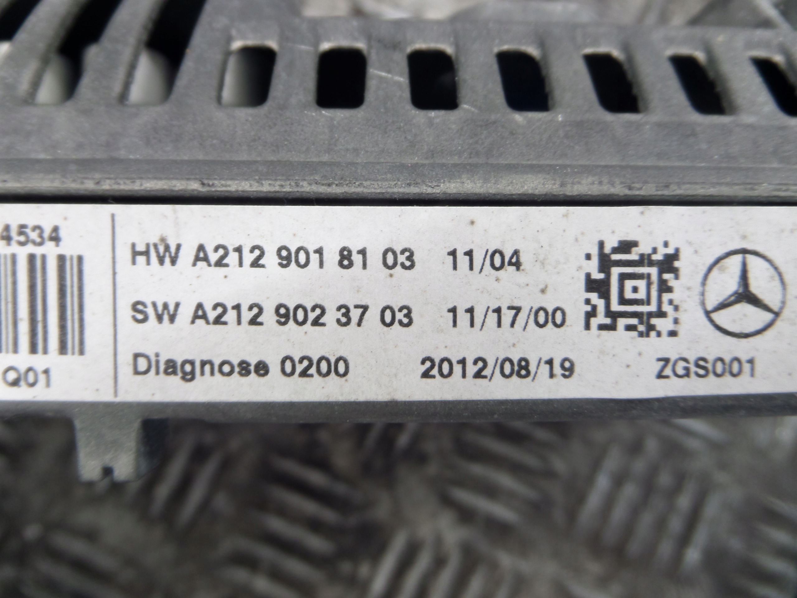 display navigation devices radia Mercedes-Benz OE A2129018103