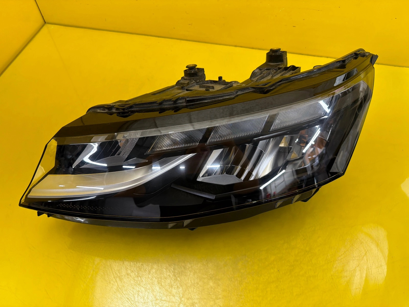 light left front VW T7 2021- Full Led 7T1941035C