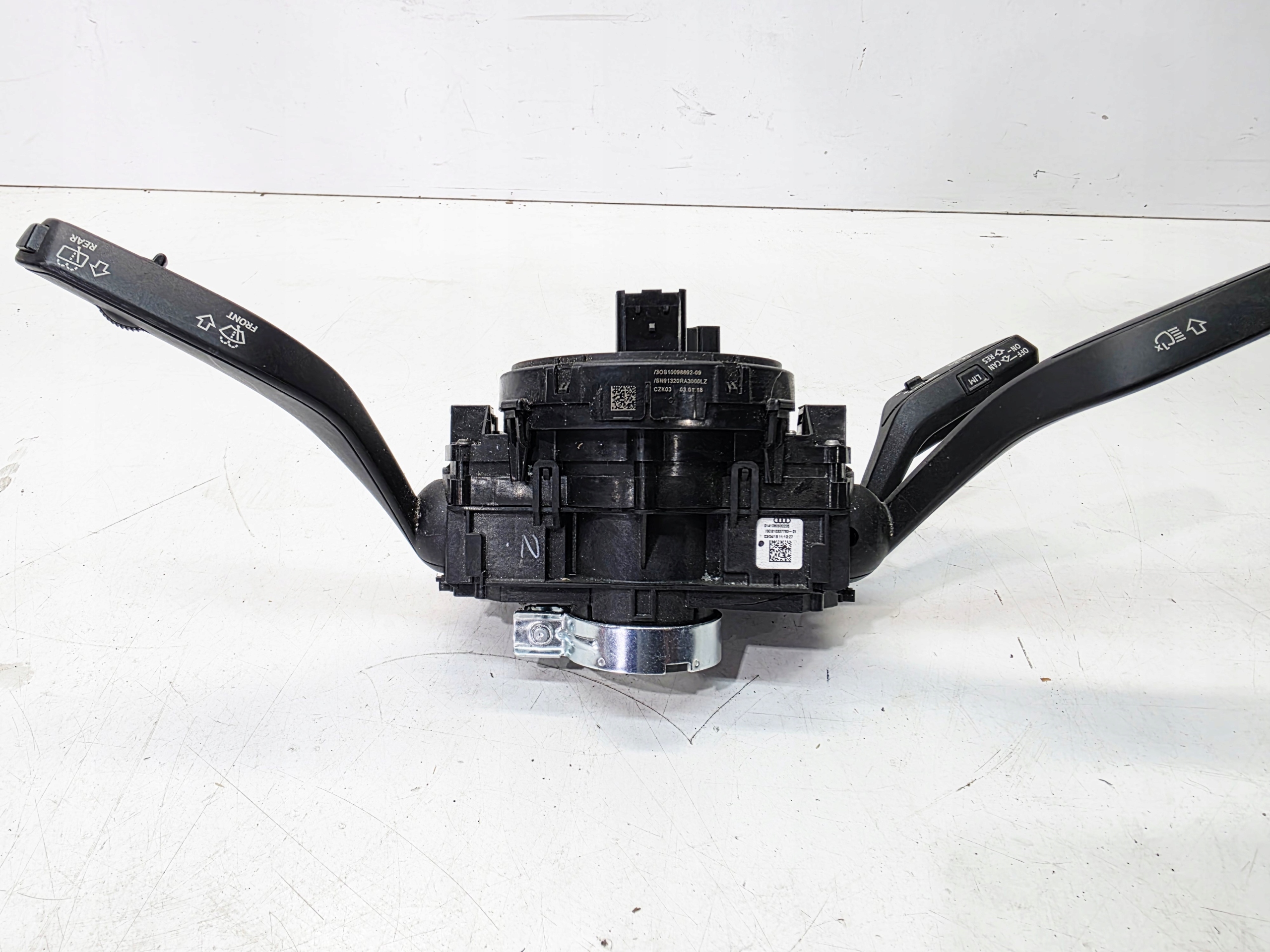 steering wheel levers and controls below AKTYWNY TEMPOMAT AUDI Q5 FY 80A907129CH