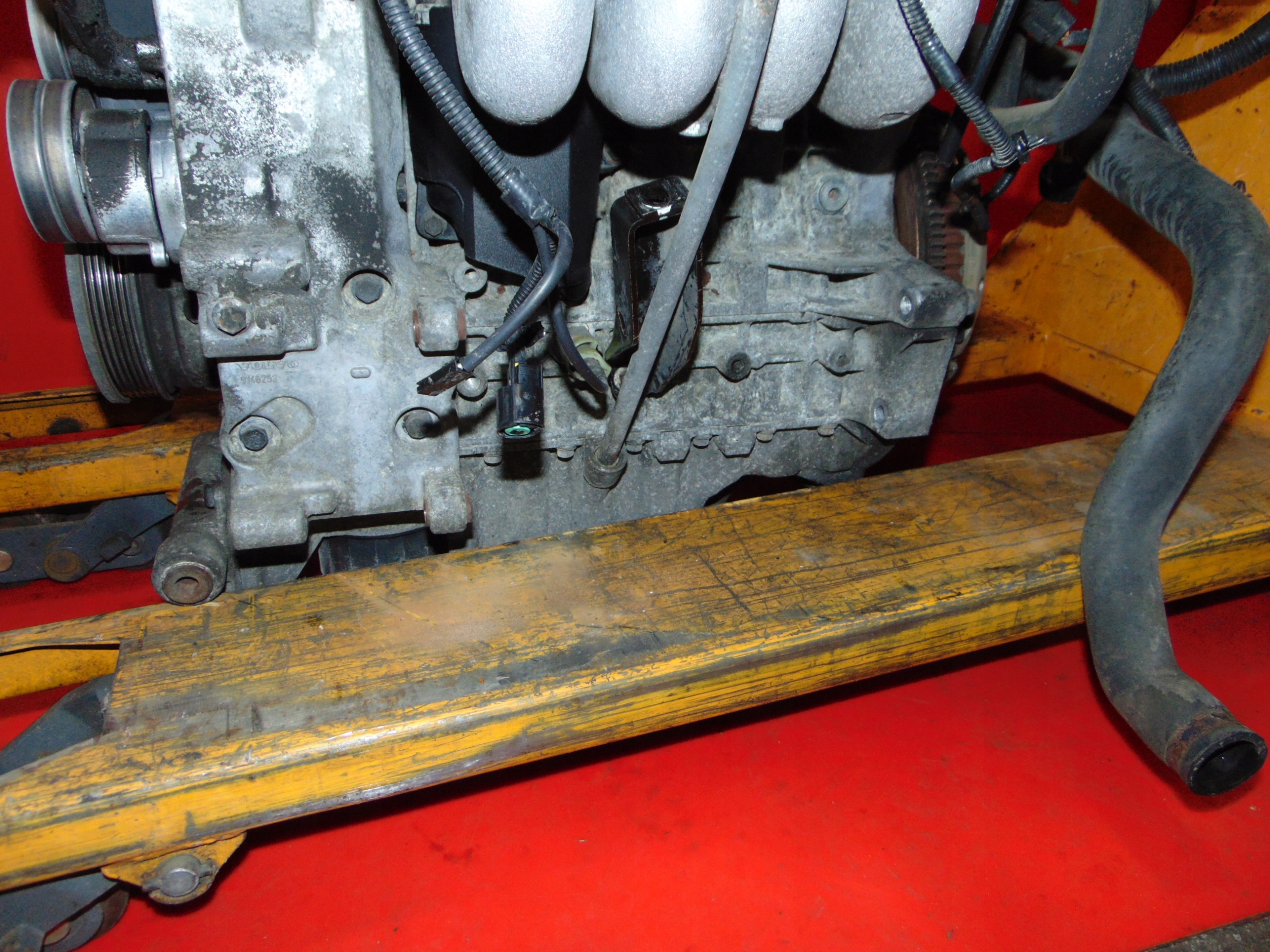VOLVO V40 S40 and 1.6 16V 95- engine B4164S