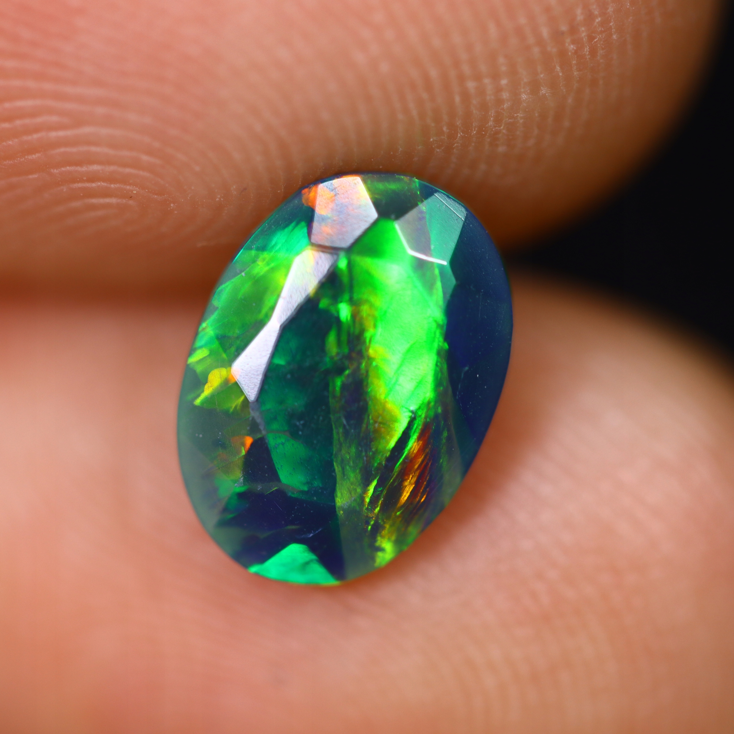 Přírodní opál černý 1.24 ct Ovál Etiopie certifikát Wbd