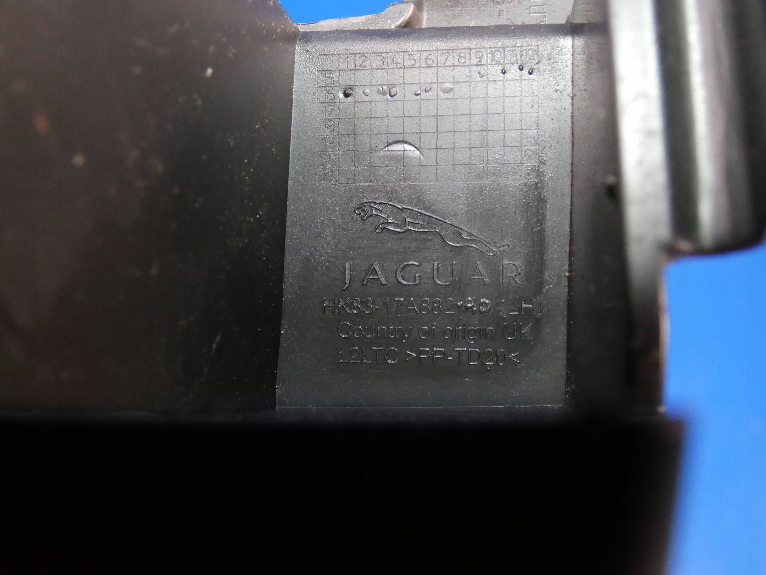 JAGUAR F-PACE X761 Support Support plaque Pare choc Gauche Arrière Arrière