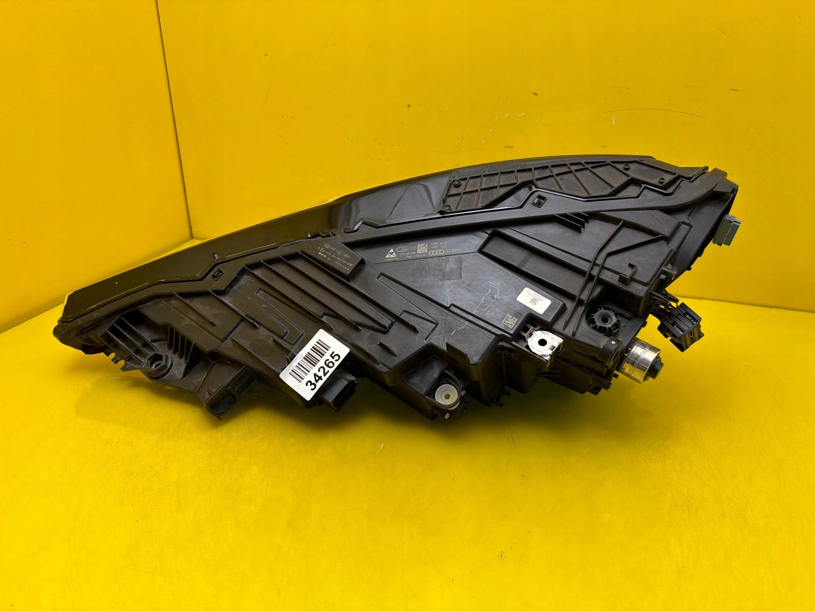 light right Audi Q8 RSQ8 Matrix 4M8941036