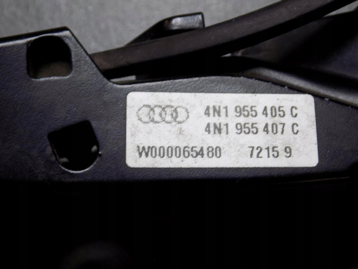 AUDI A8 4N wiper arm left 4N1955405C