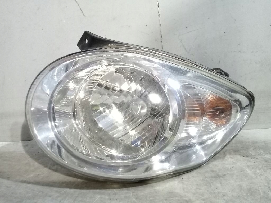 Kia Picanto and lift light left front front