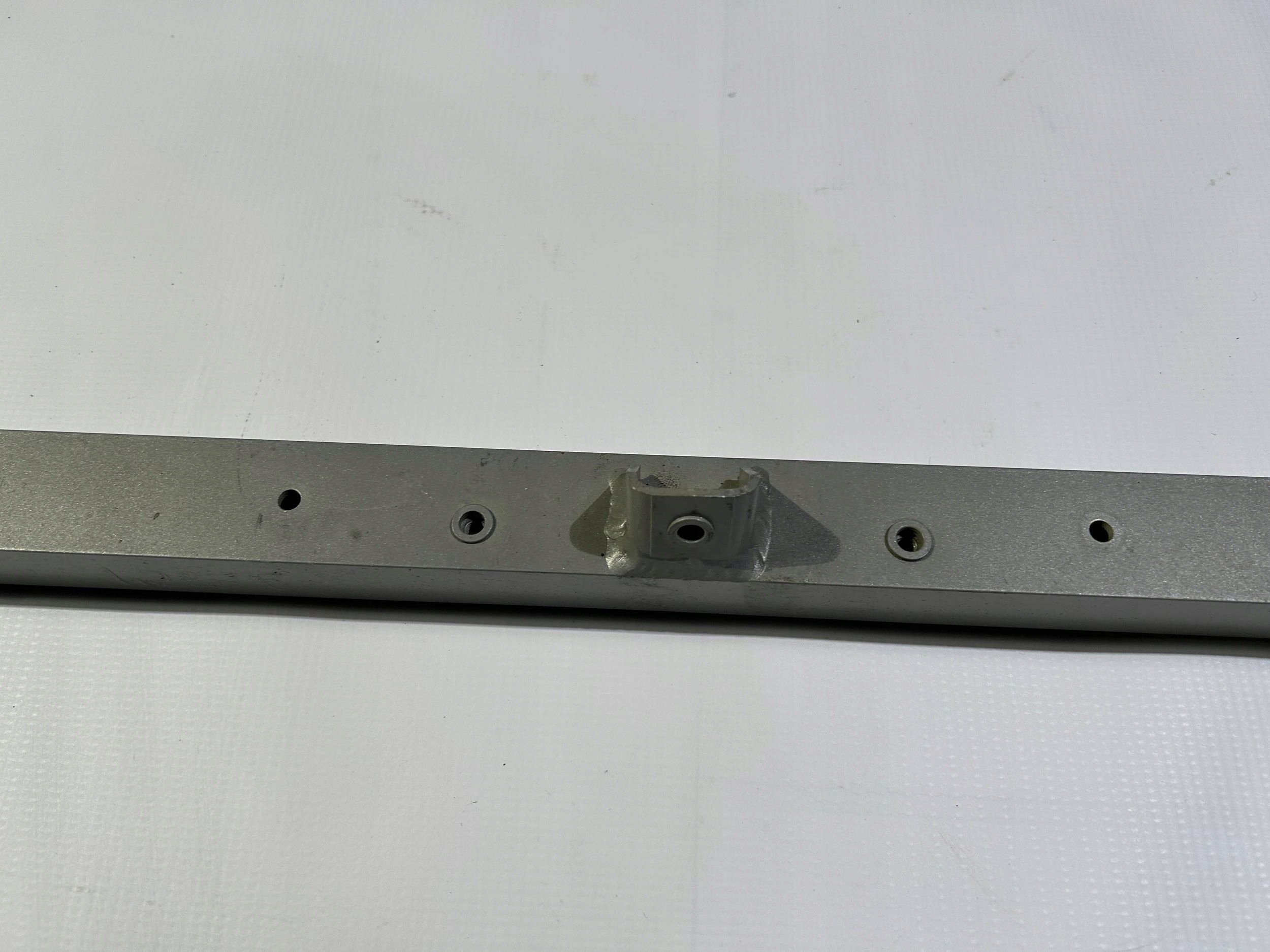 brace sider console front front Maserati GranTurismo 2008
