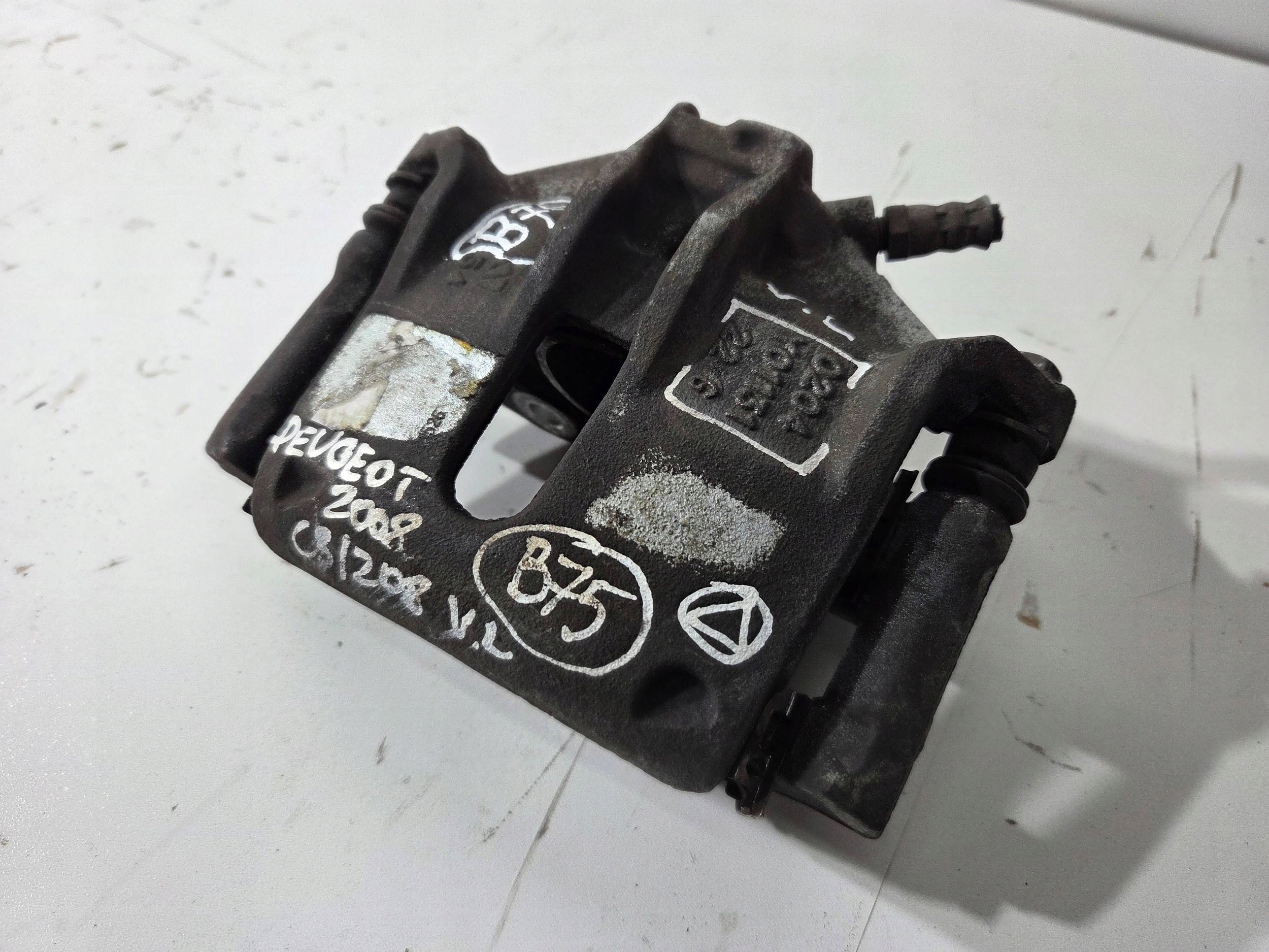 Peugeot 2008 208 caliper brake front left 0204Y01131 (B75)