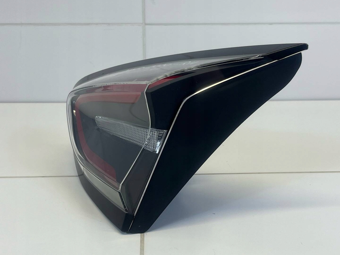 light rear to the bonnet right side Ford Puma 2 2021 L1TB13A602AA