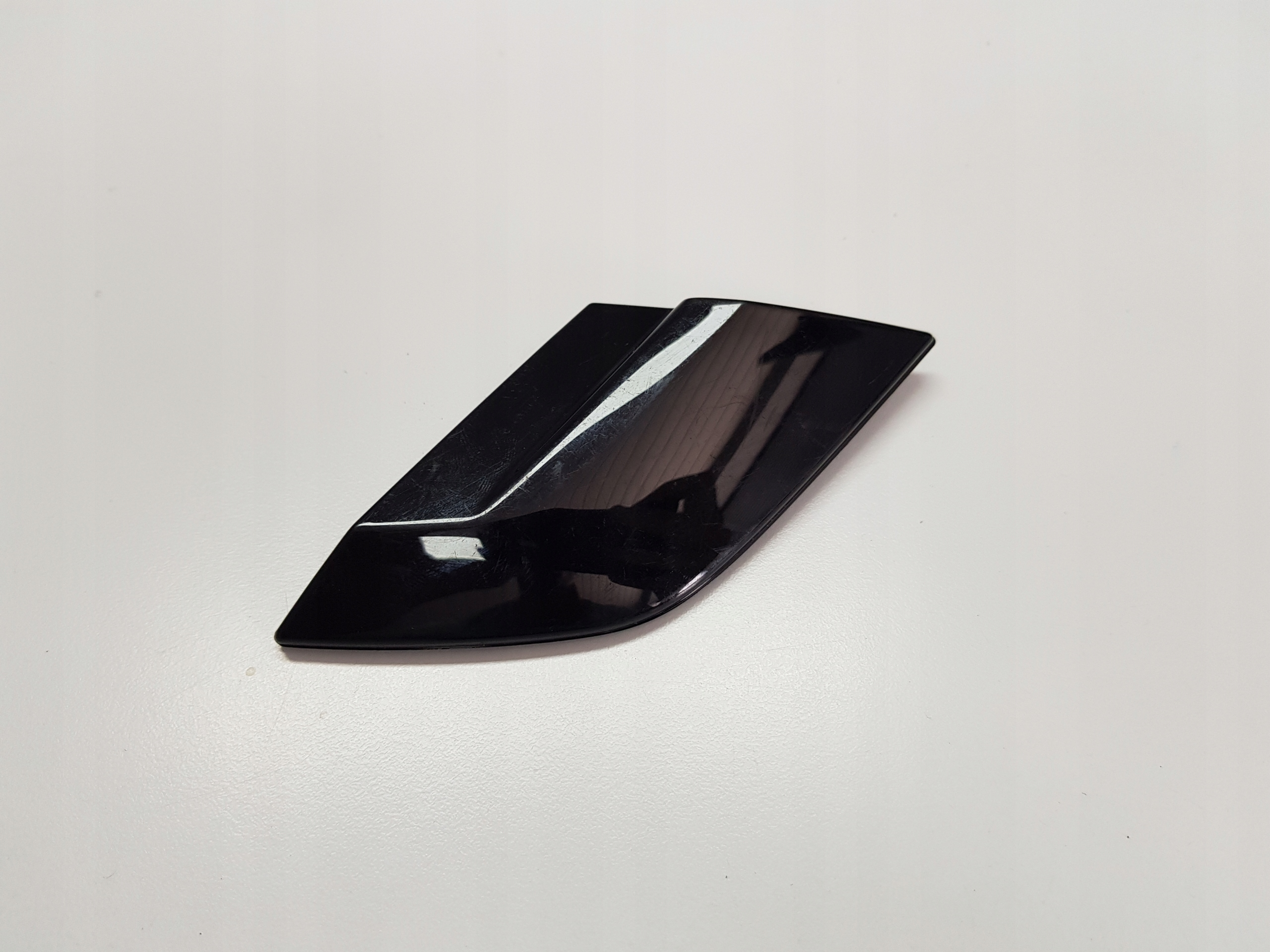 5NA807241A - КРЫШКА БАМПЕРА ПРАВАЯ ПЕРЕДНЯЯ VW TIGUAN R-LINE