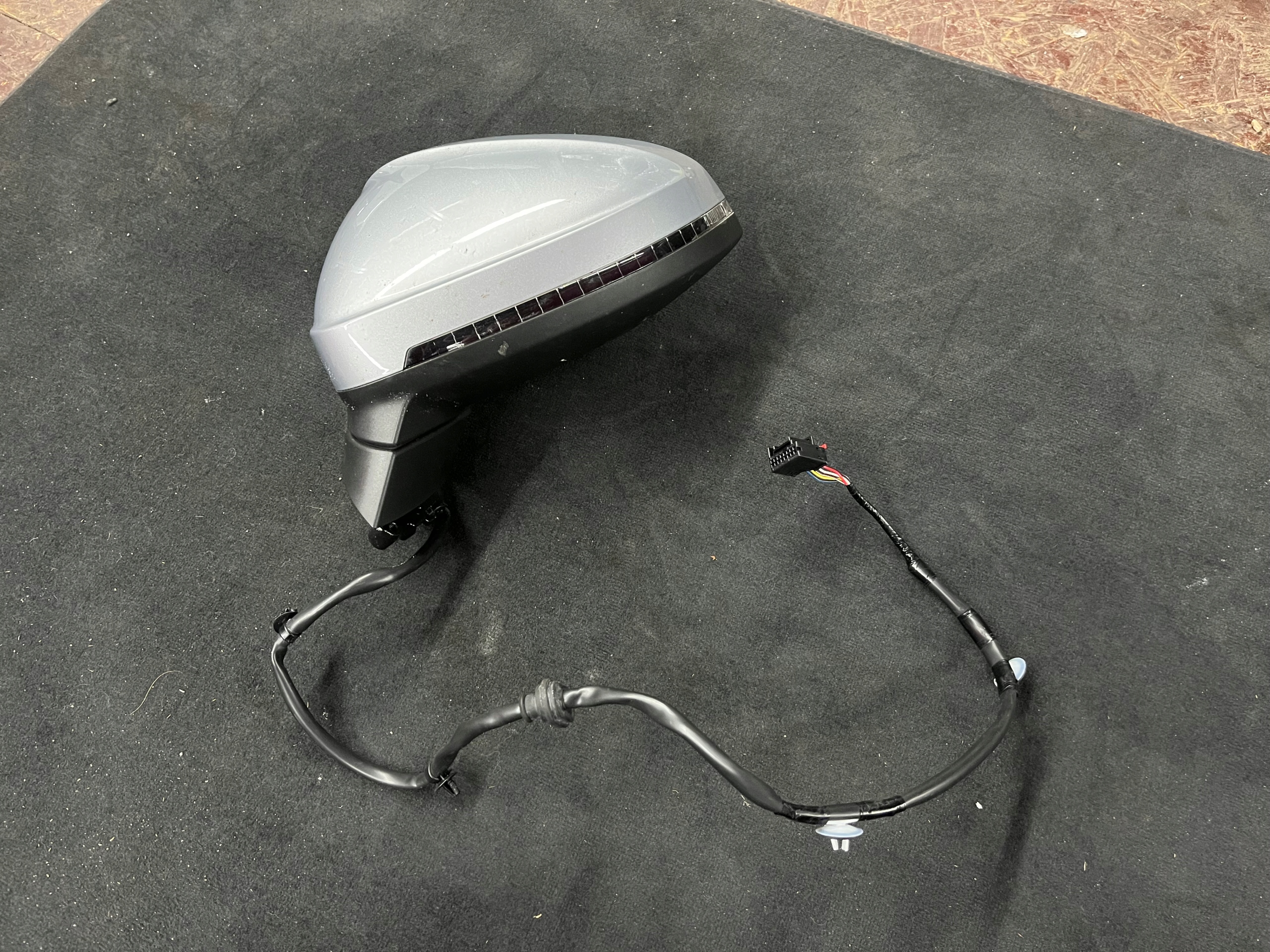 LEWE LUSTERKO AUDI A4 8W B9 10PIN LY7G FOTOCHROM