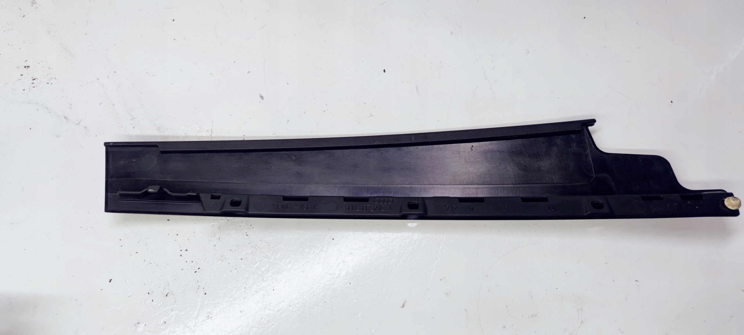 cap cover SLUPKA right P AUDI Q3 8U0837902C